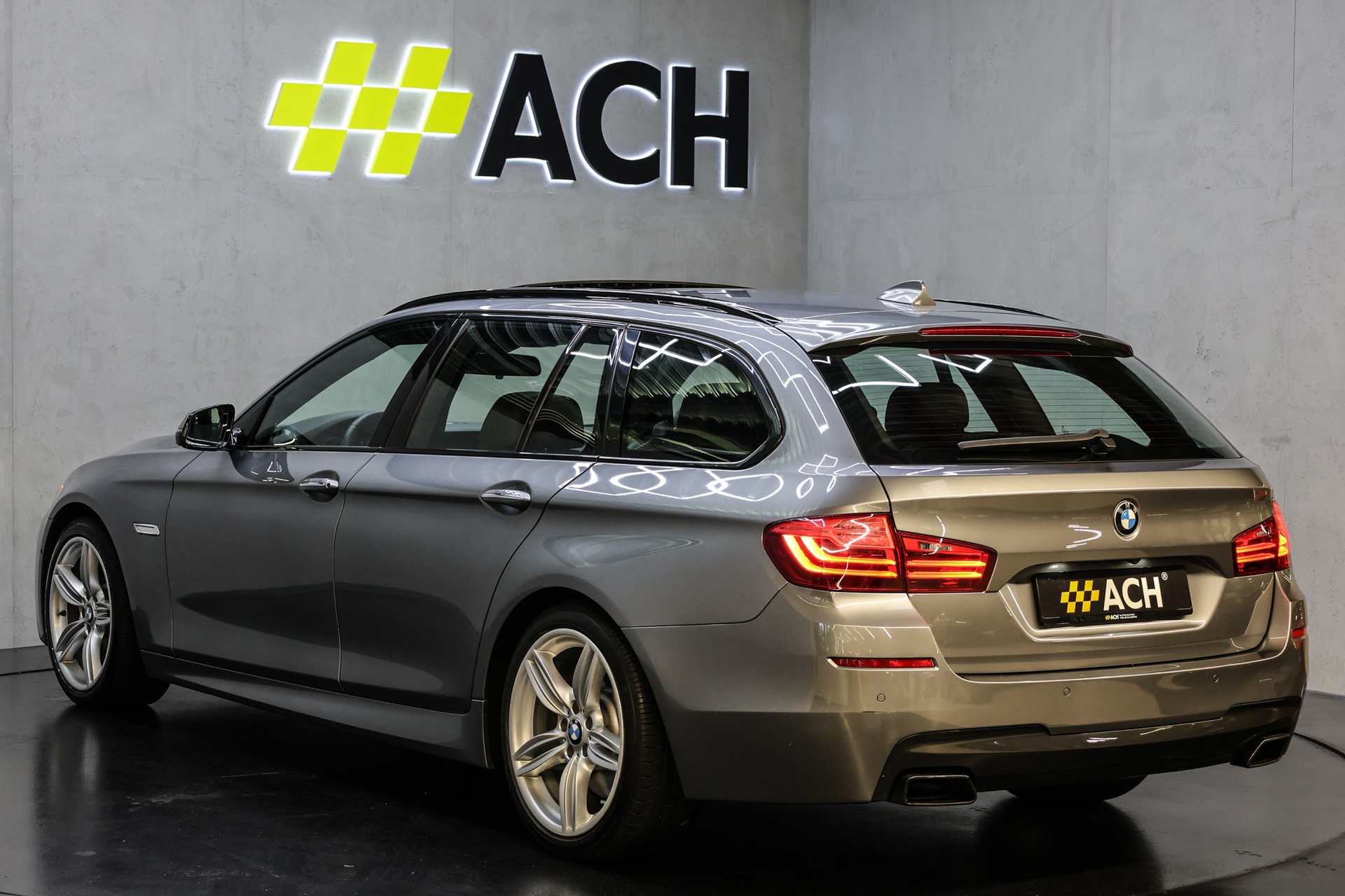 BMW M 550d xDrive Touring M Paket-showroom-element-3