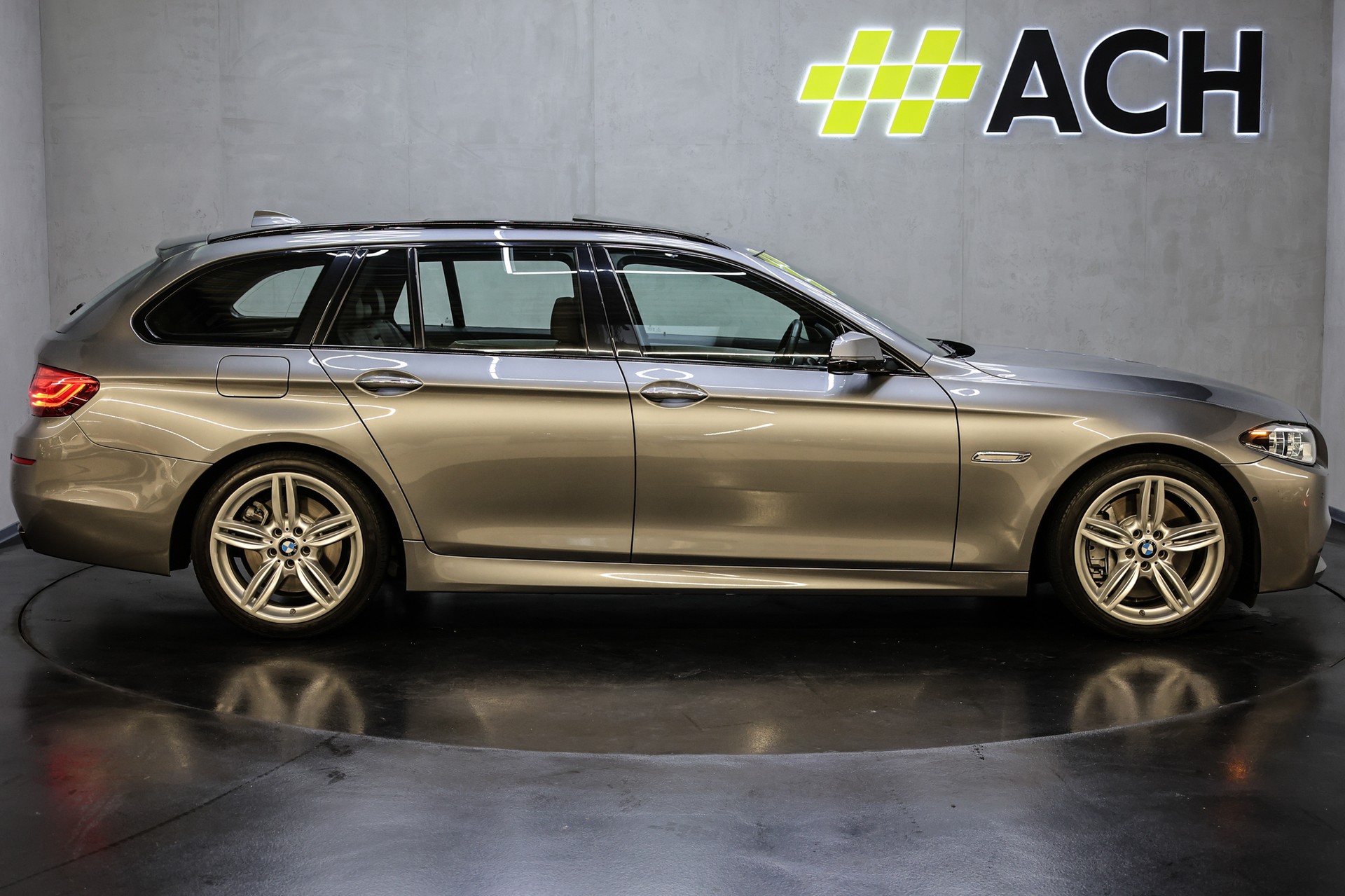 BMW M 550d xDrive Touring M Paket-image-10