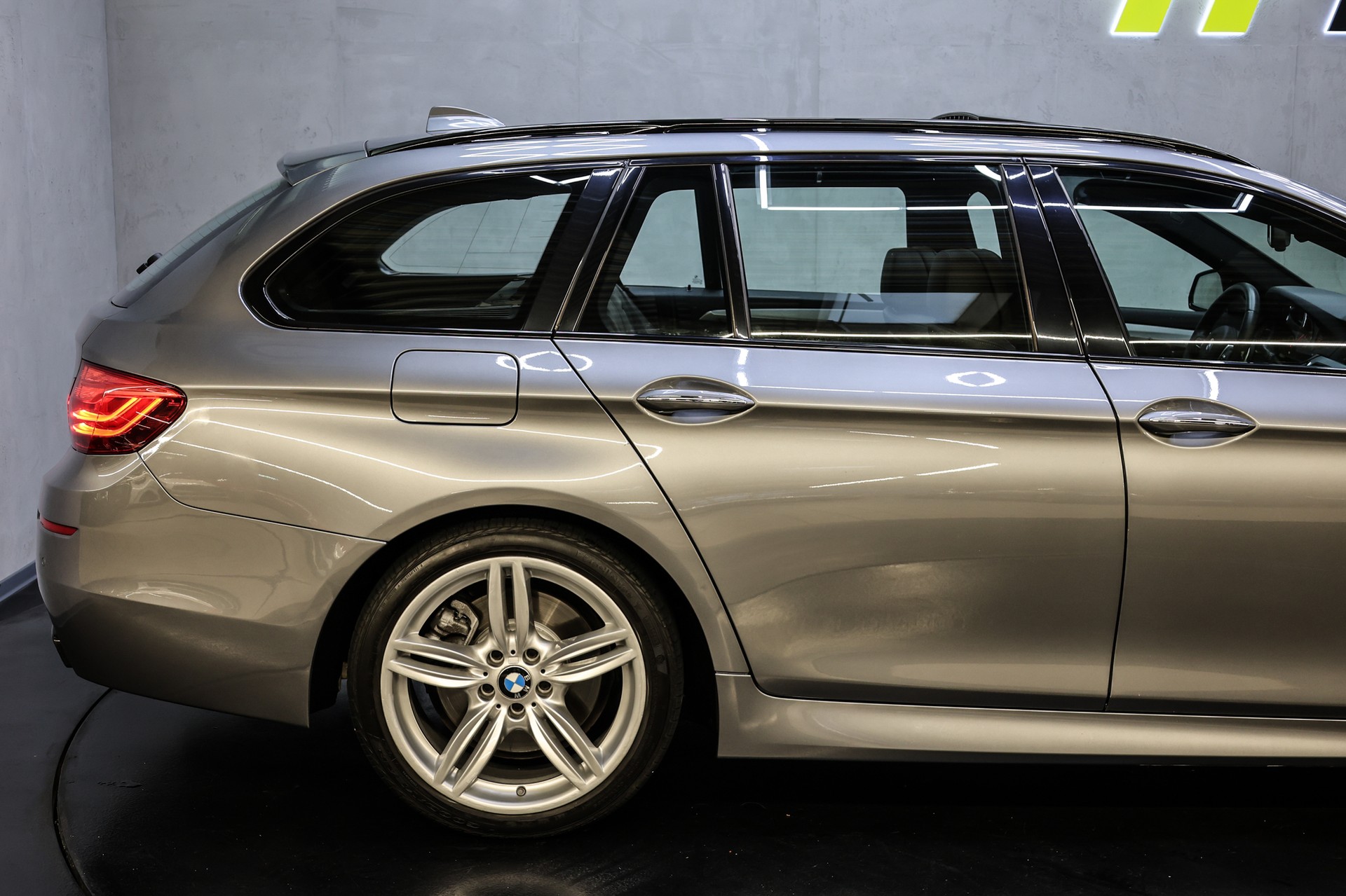 BMW M 550d xDrive Touring M Paket-image-14