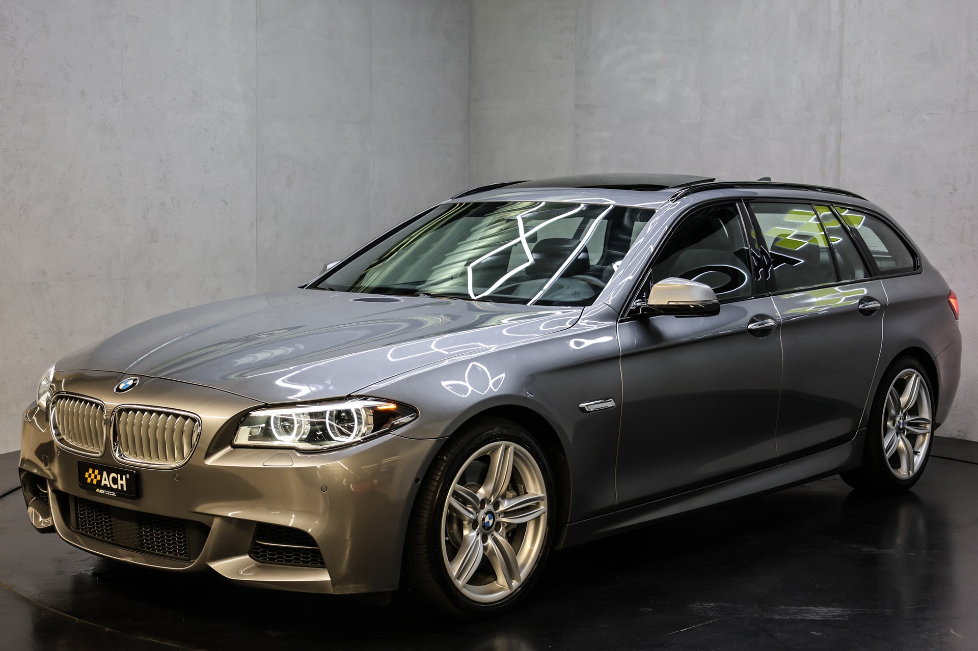 BMW M 550d xDrive Touring M Paket-showroom-element-2