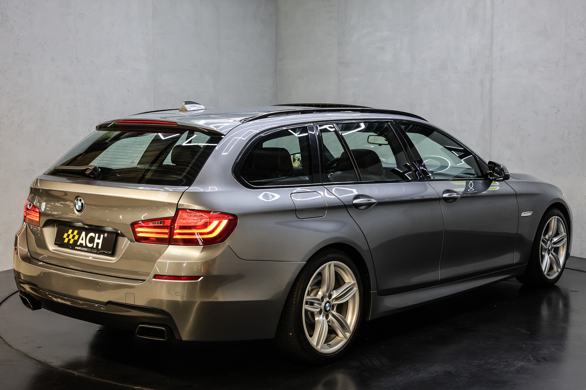 BMW M 550d xDrive Touring M Paket-image-5