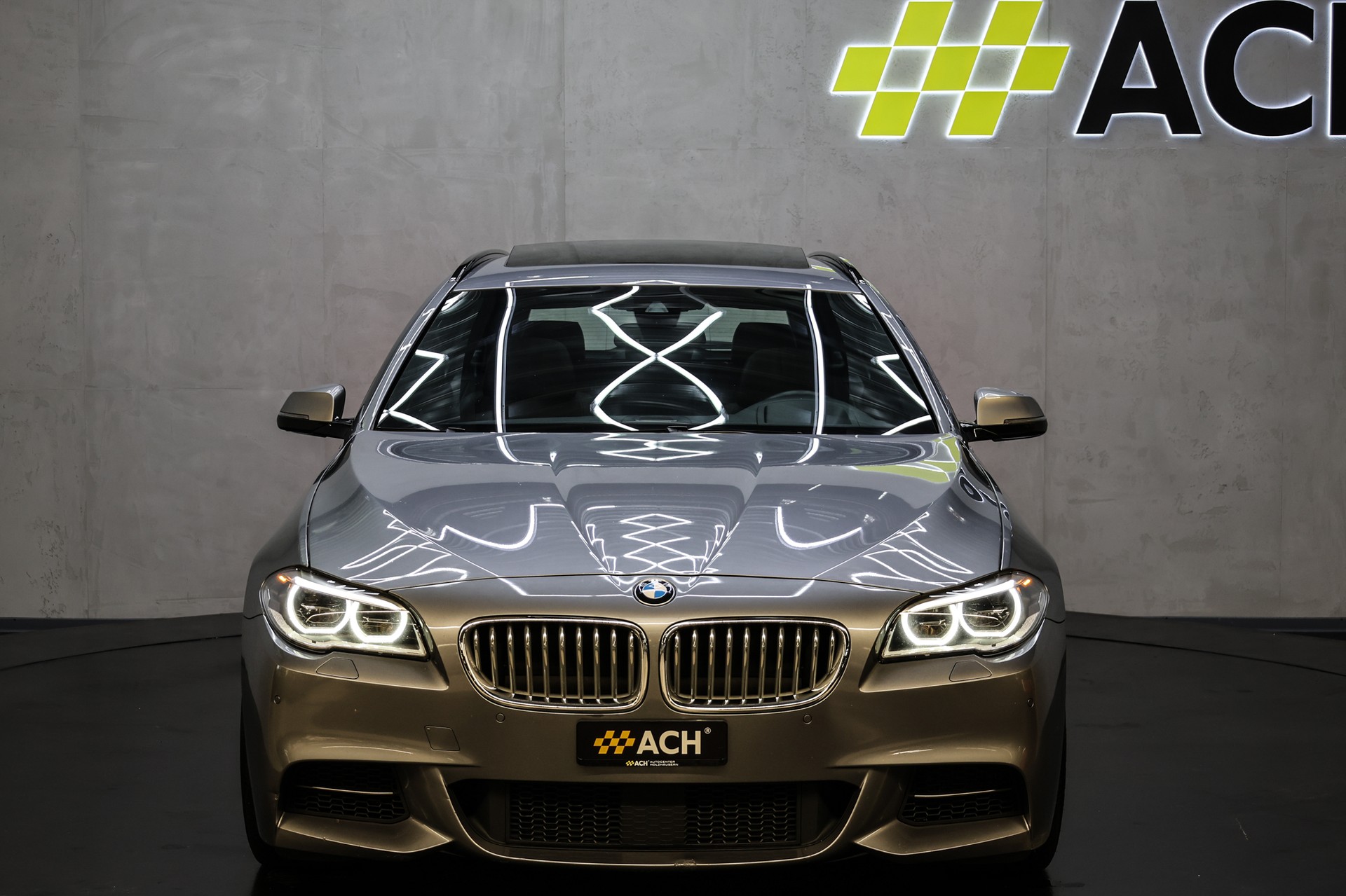 BMW M 550d xDrive Touring M Paket-showroom-element-1