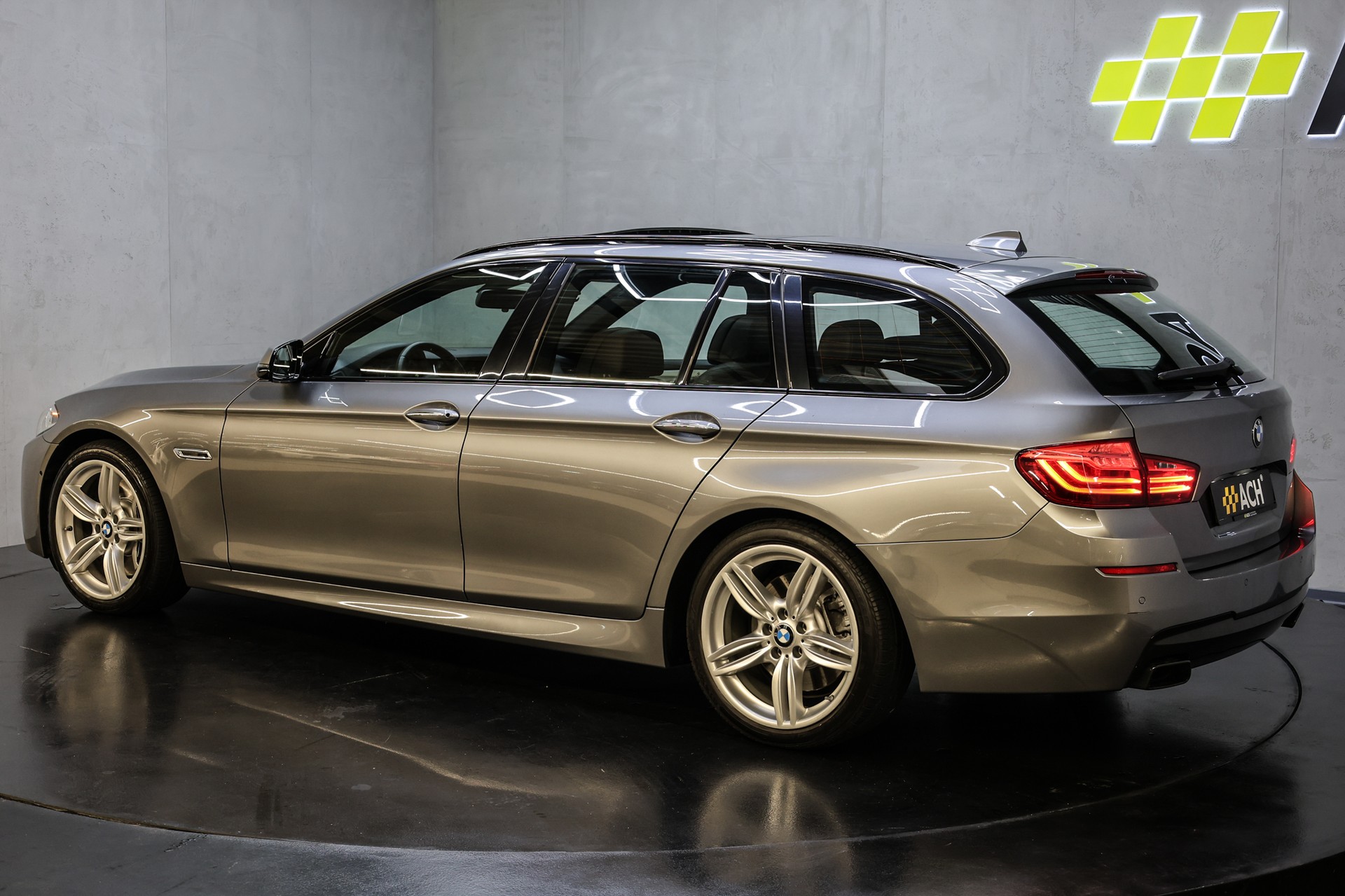 BMW M 550d xDrive Touring M Paket-image-6