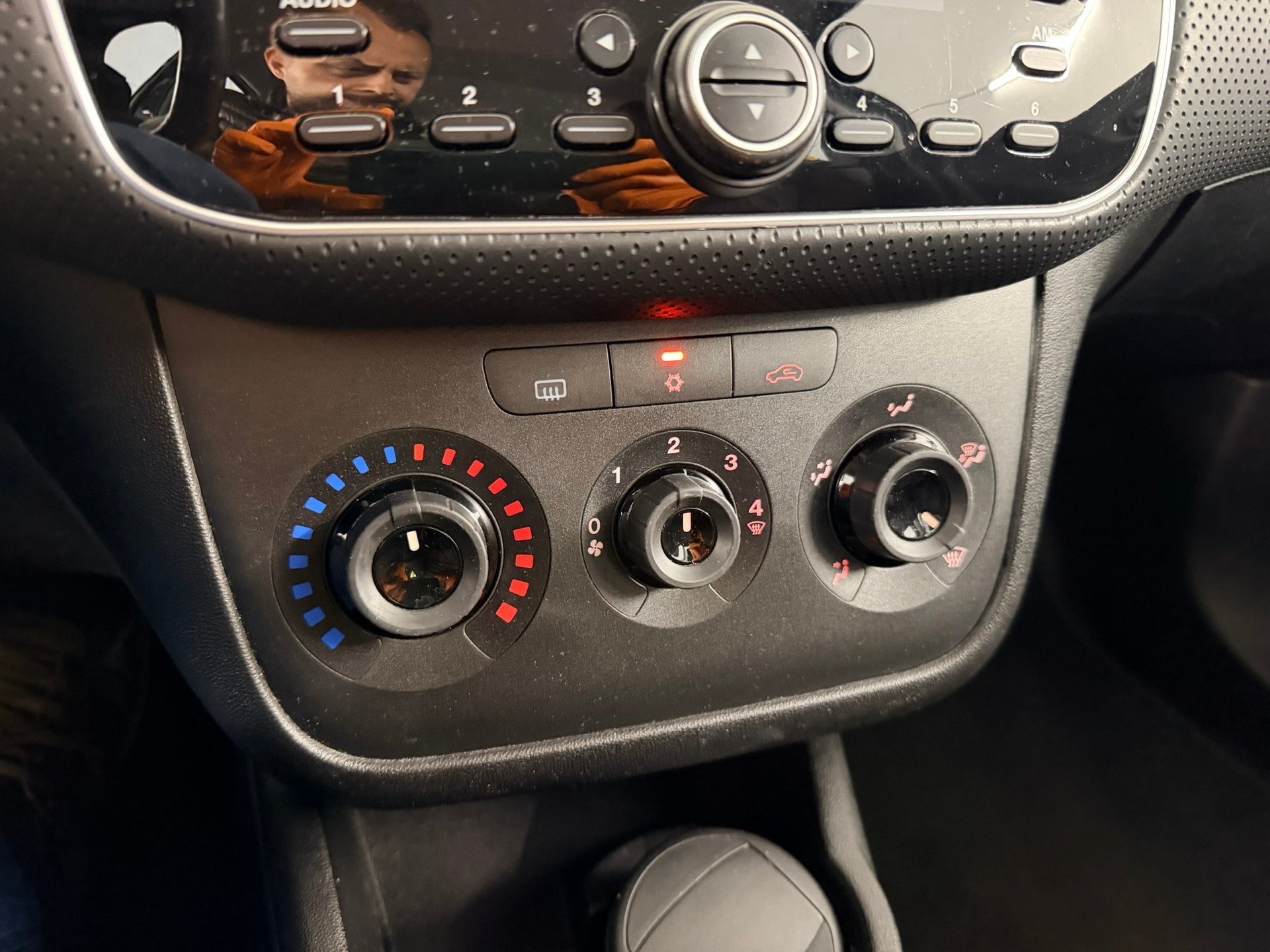 FIAT Punto Evo 1.4 MyLife Dualogic-image-12