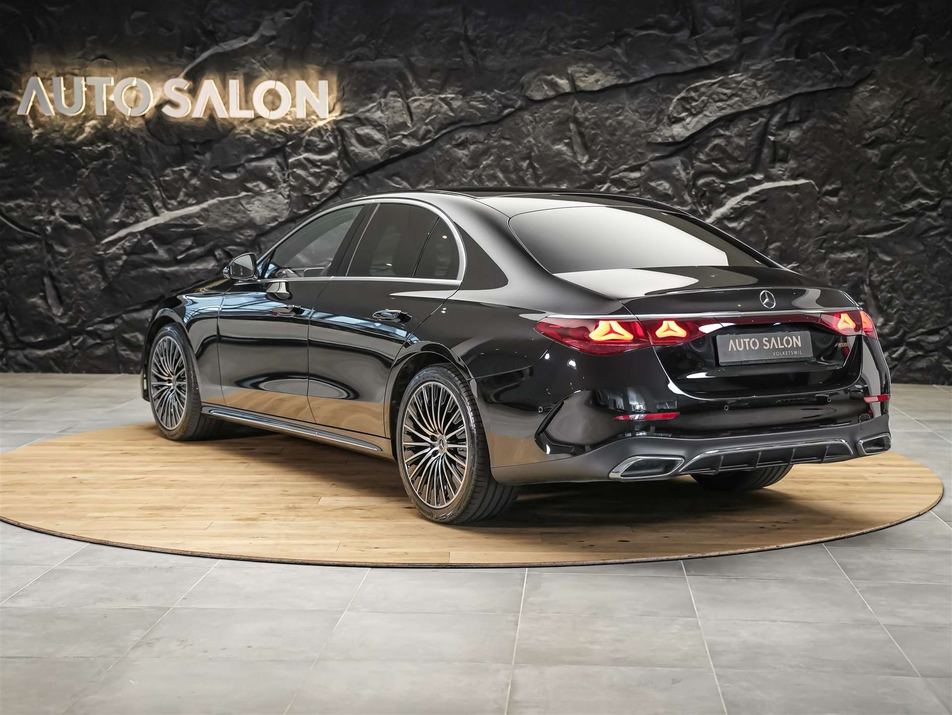 MERCEDES-BENZ E 220 d 4Matic 9G-Tronic *Werksgarantie*Superscreen*Burmester Soundsystem*360° Kamera*-showroom-element-3