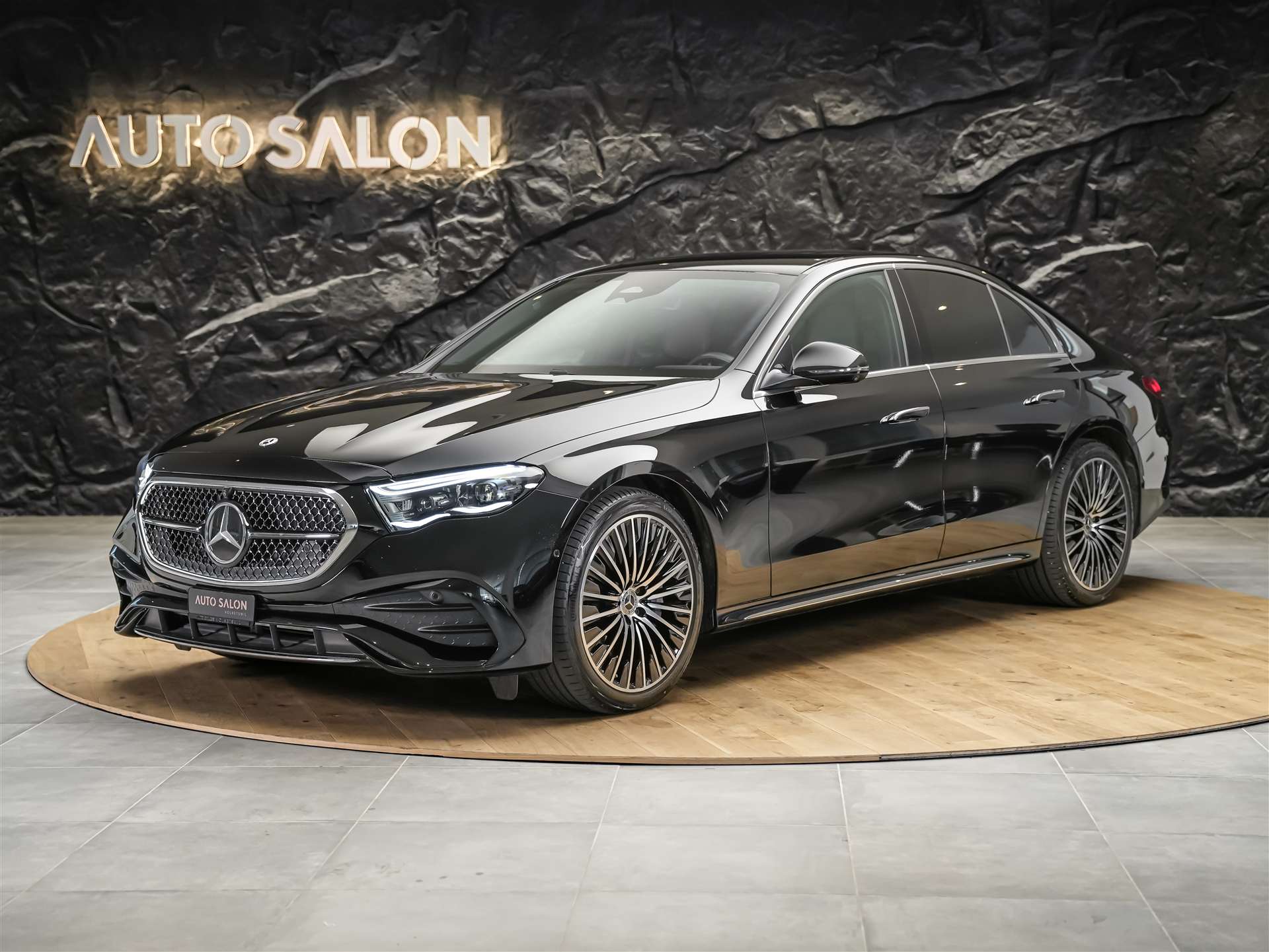 MERCEDES-BENZ E 220 d 4Matic 9G-Tronic *Werksgarantie*Superscreen*Burmester Soundsystem*360° Kamera*-showroom-element-1