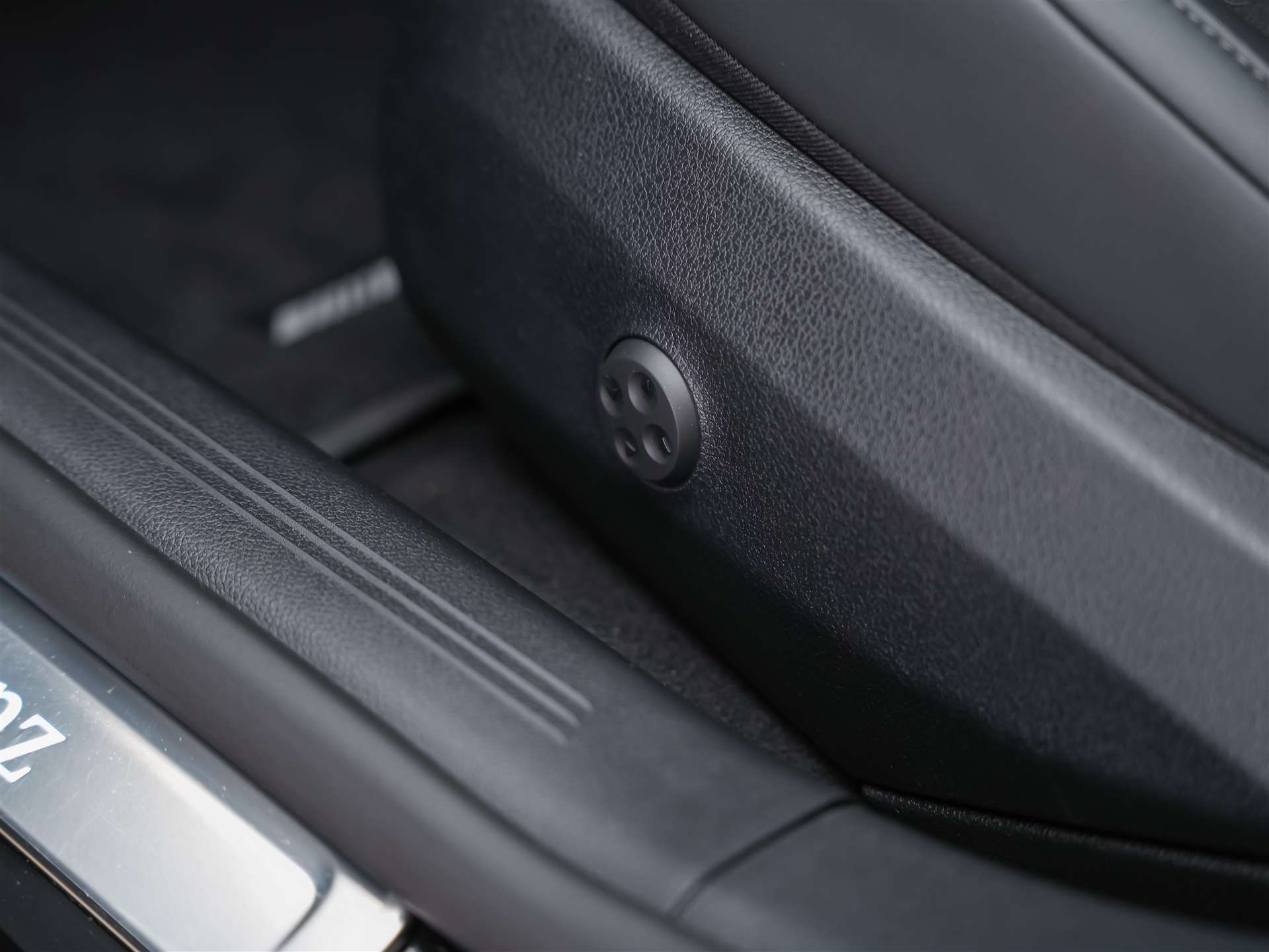 MERCEDES-BENZ E 220 d 4Matic 9G-Tronic *Werksgarantie*Superscreen*Burmester Soundsystem*360° Kamera*-image-27