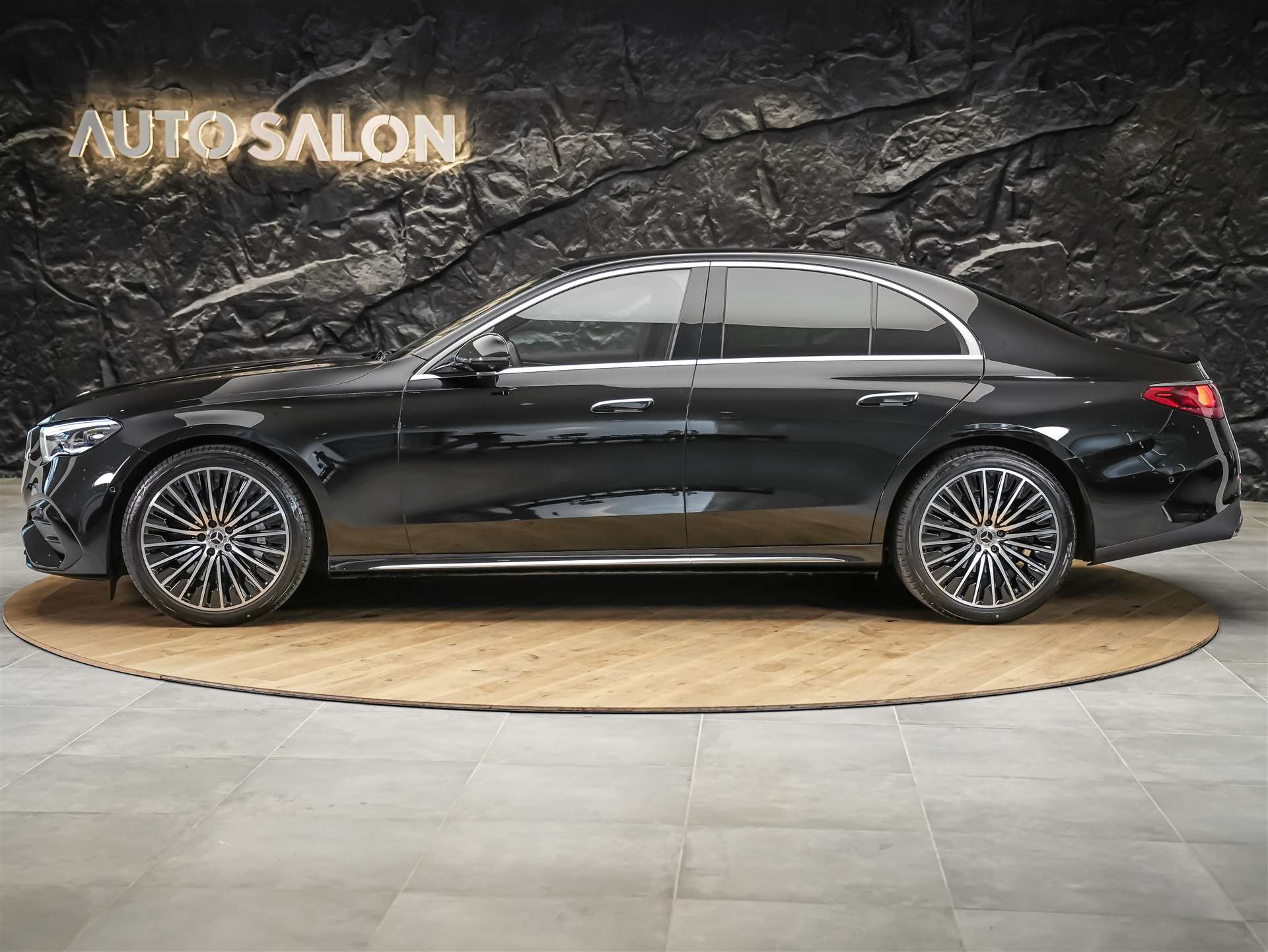 MERCEDES-BENZ E 220 d 4Matic 9G-Tronic *Werksgarantie*Superscreen*Burmester Soundsystem*360° Kamera*-showroom-element-2
