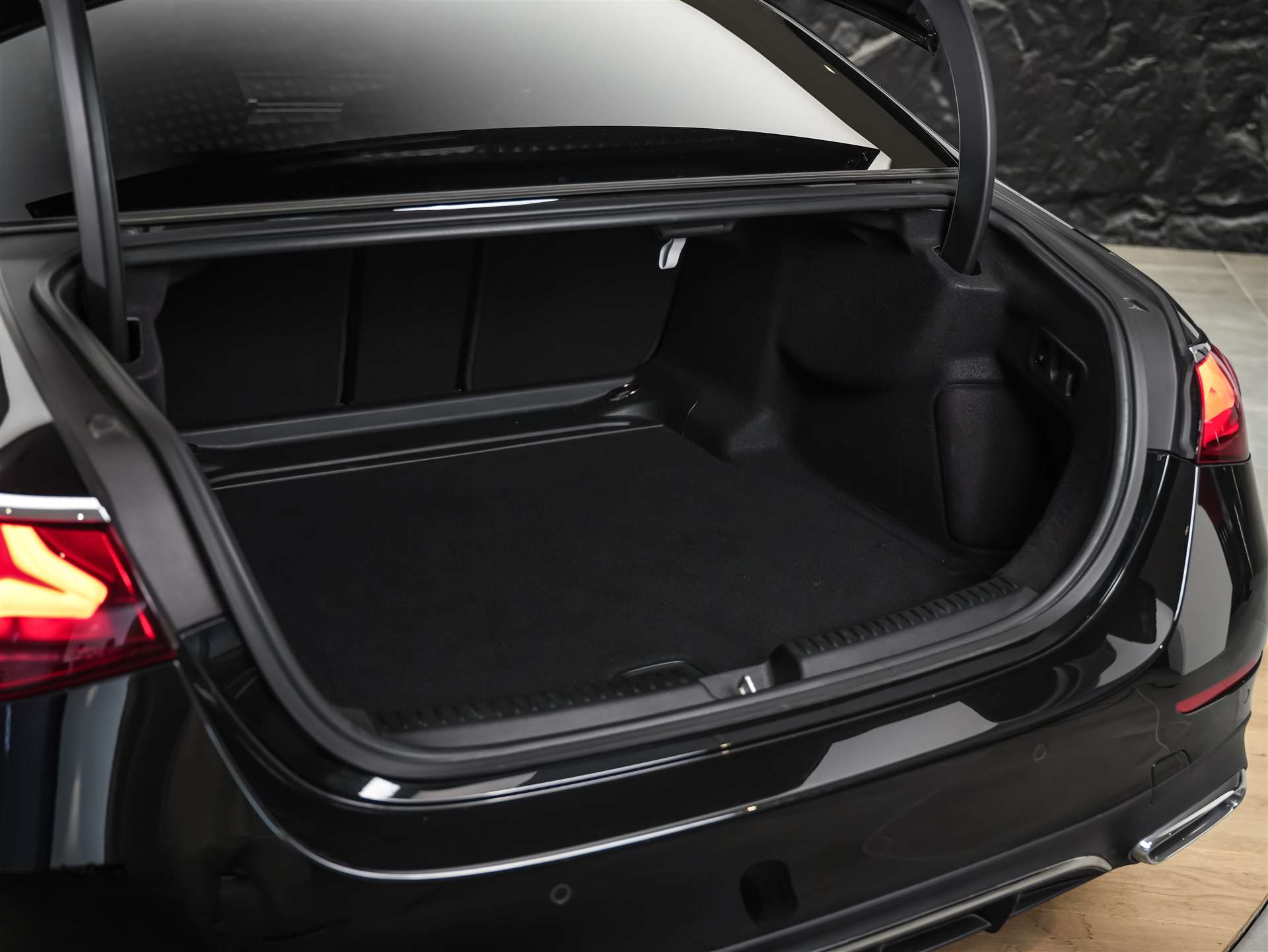 MERCEDES-BENZ E 220 d 4Matic 9G-Tronic *Werksgarantie*Superscreen*Burmester Soundsystem*360° Kamera*-image-43