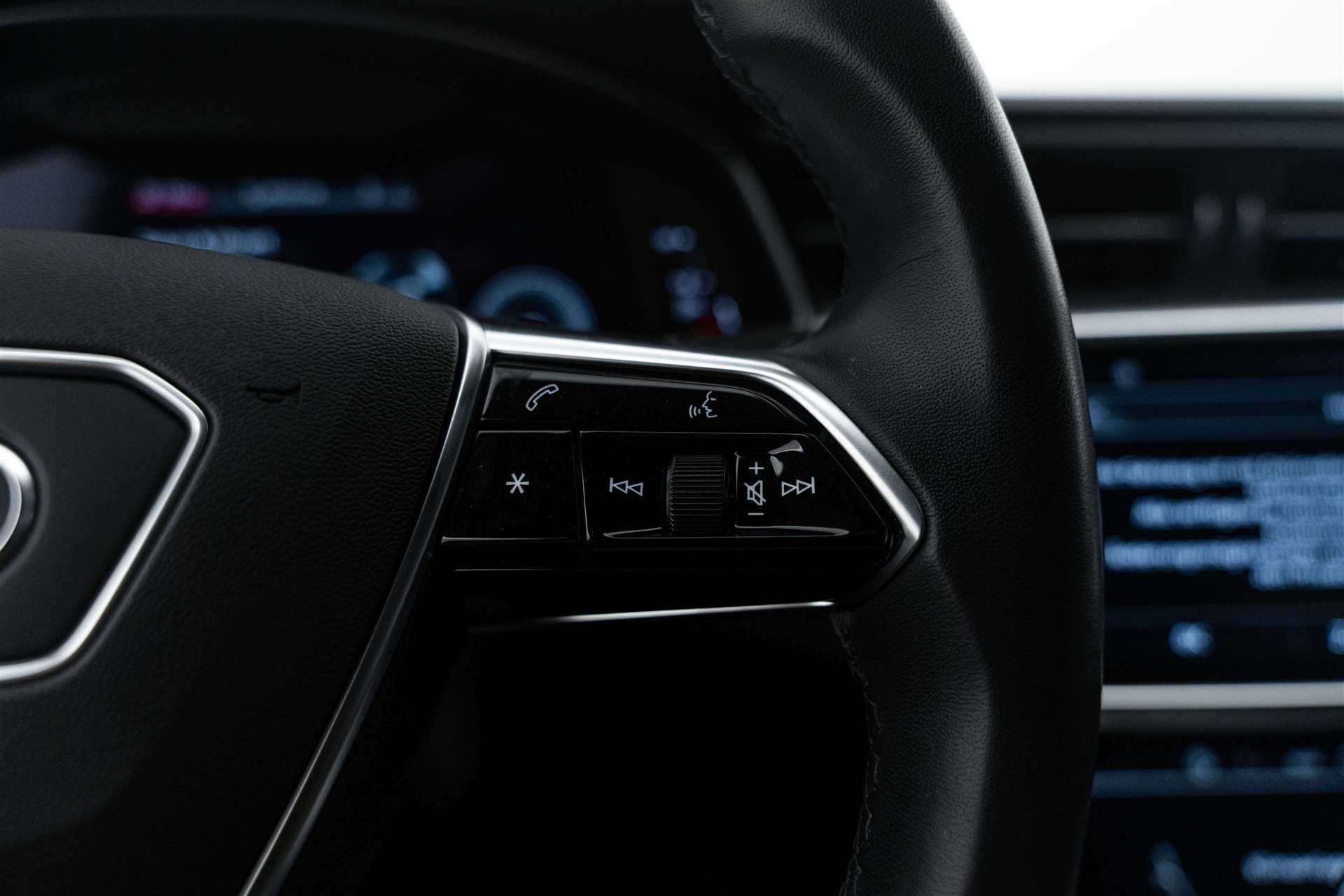 AUDI A6 Avant 45 TFSI Sport S-tronic quattro-image-19
