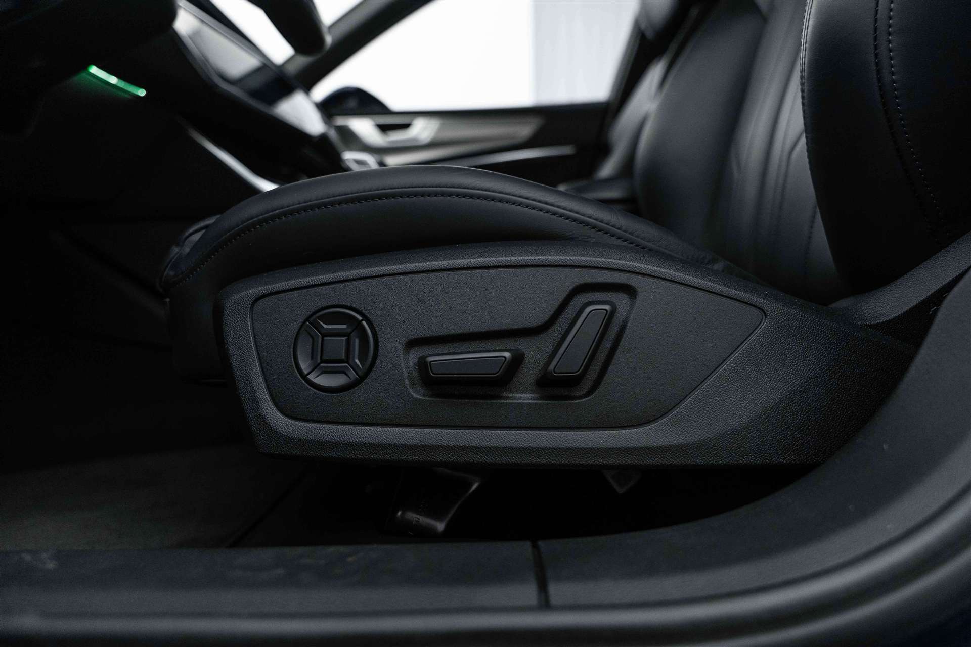 AUDI A6 Avant 45 TFSI Sport S-tronic quattro-image-17