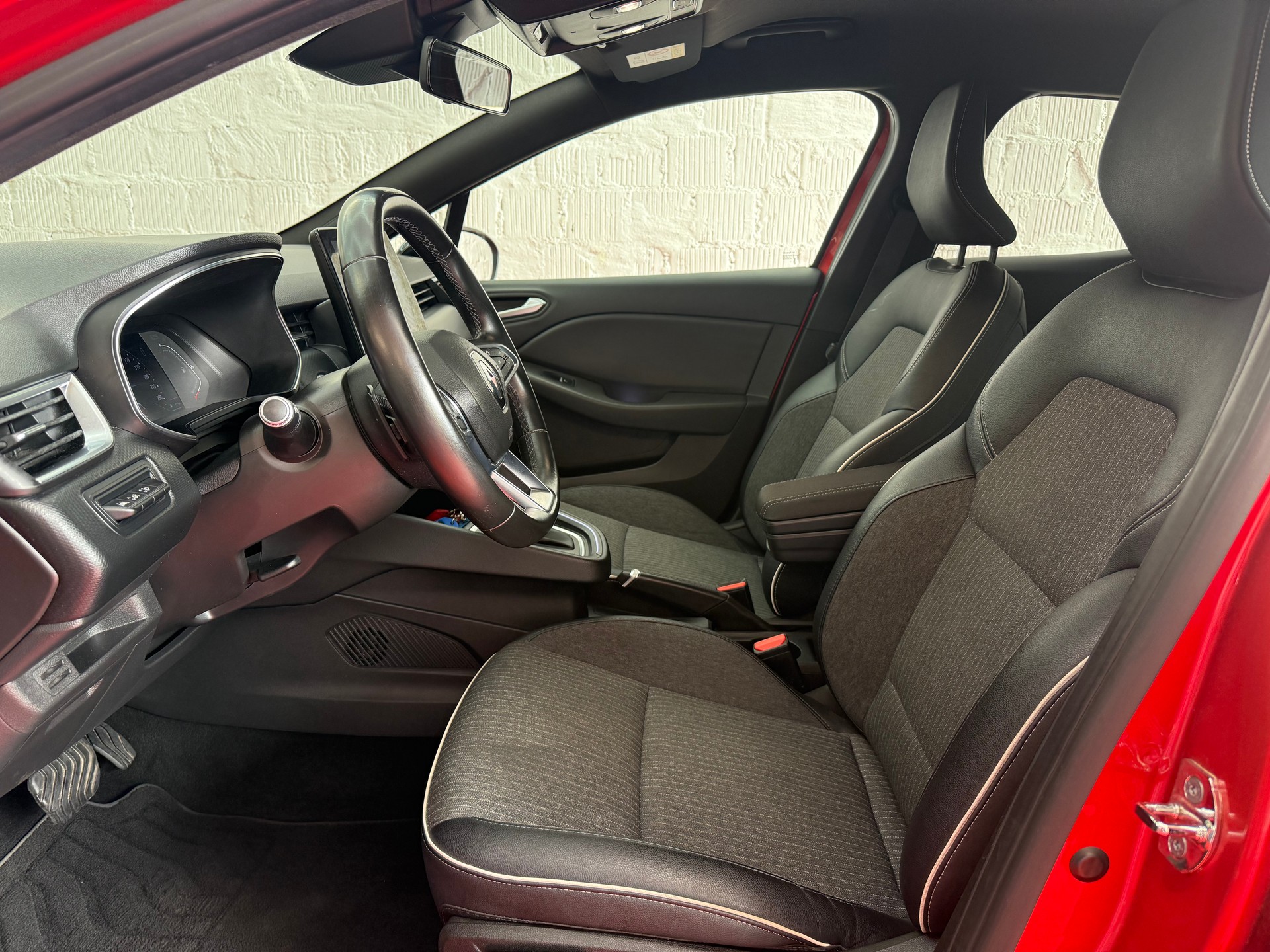 RENAULT Clio 1.3 Intens EDC-showroom-element-3