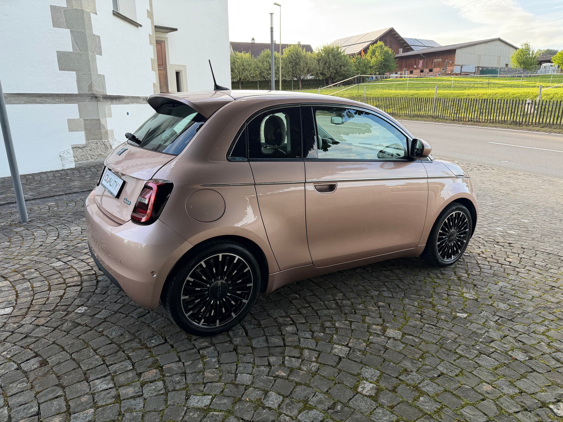 FIAT 500 3+1 electric 87 kW La Prima / Sonderlackierung / 1 Hand / CH-Fahrzeug / 36 Monate Garantie/ 8 Fach / LED /Fast Charging-image-5