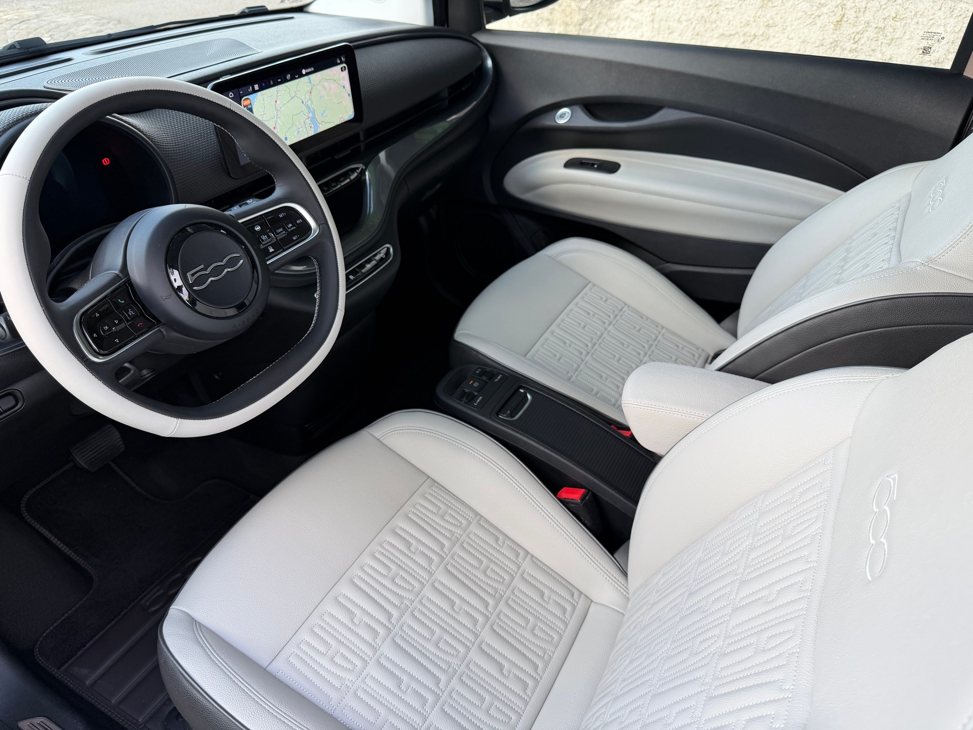 FIAT 500 3+1 electric 87 kW La Prima / Sonderlackierung / 1 Hand / CH-Fahrzeug / 36 Monate Garantie/ 8 Fach / LED /Fast Charging-image-10