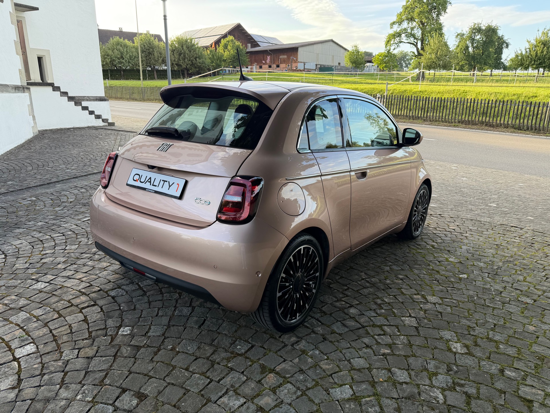 FIAT 500 3+1 electric 87 kW La Prima / Sonderlackierung / 1 Hand / CH-Fahrzeug / 36 Monate Garantie/ 8 Fach / LED /Fast Charging-image-6