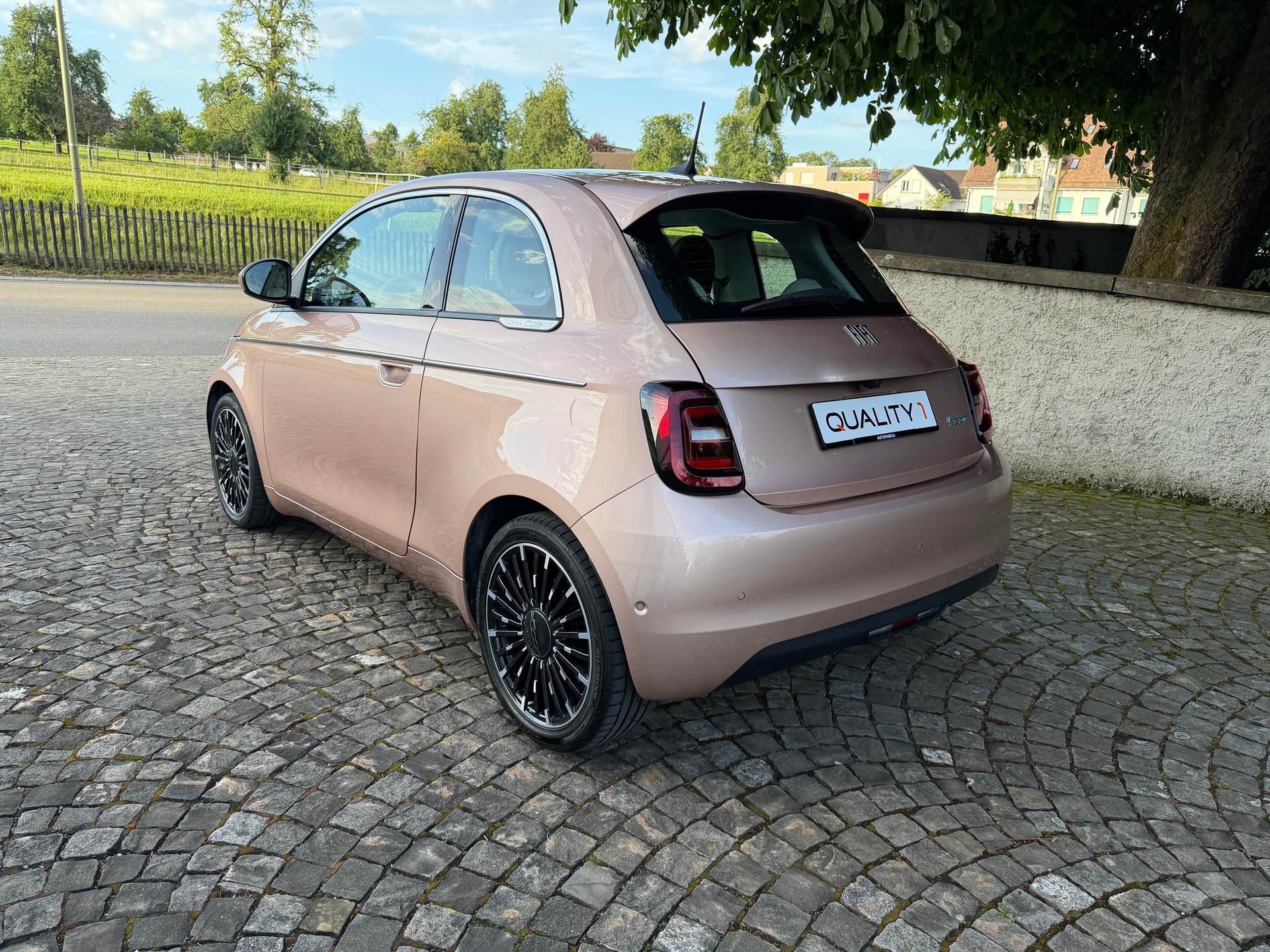 FIAT 500 3+1 electric 87 kW La Prima / Sonderlackierung / 1 Hand / CH-Fahrzeug / 36 Monate Garantie/ 8 Fach / LED /Fast Charging-image-8