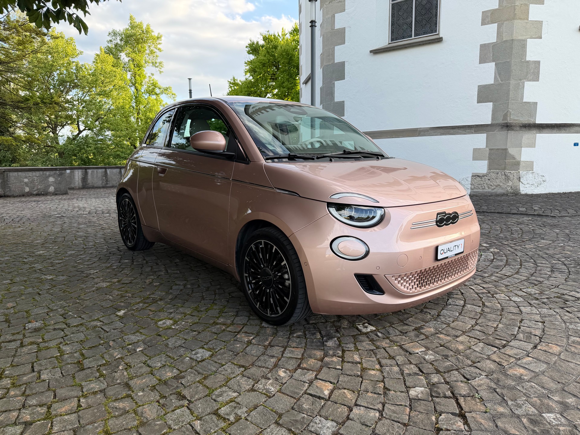 FIAT 500 3+1 electric 87 kW La Prima / Sonderlackierung / 1 Hand / CH-Fahrzeug / 36 Monate Garantie/ 8 Fach / LED /Fast Charging-image-3
