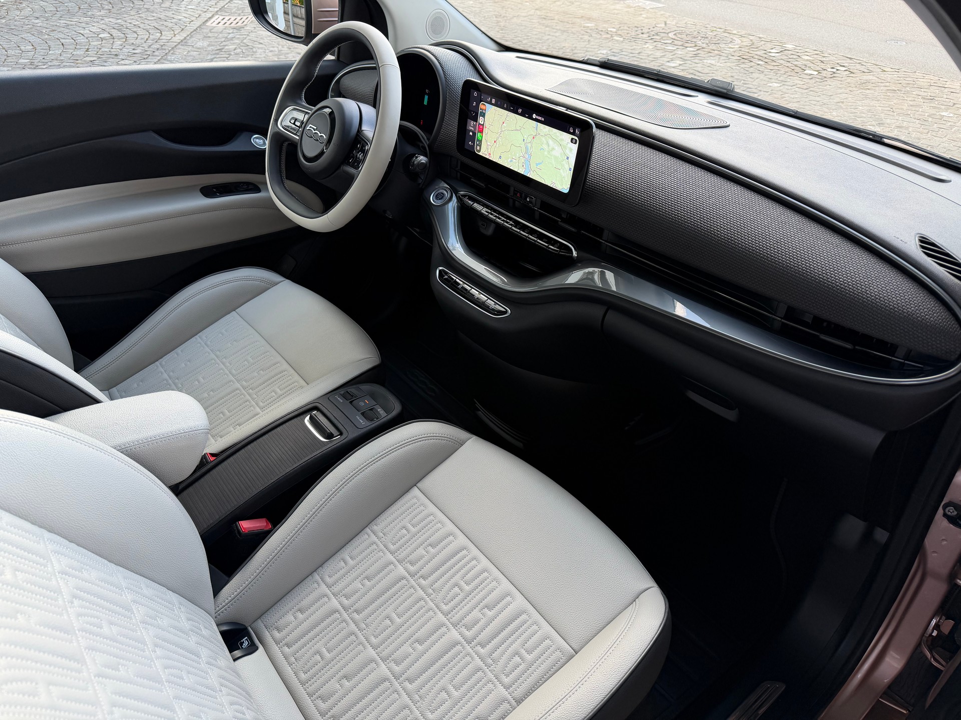 FIAT 500 3+1 electric 87 kW La Prima / Sonderlackierung / 1 Hand / CH-Fahrzeug / 36 Monate Garantie/ 8 Fach / LED /Fast Charging-image-11