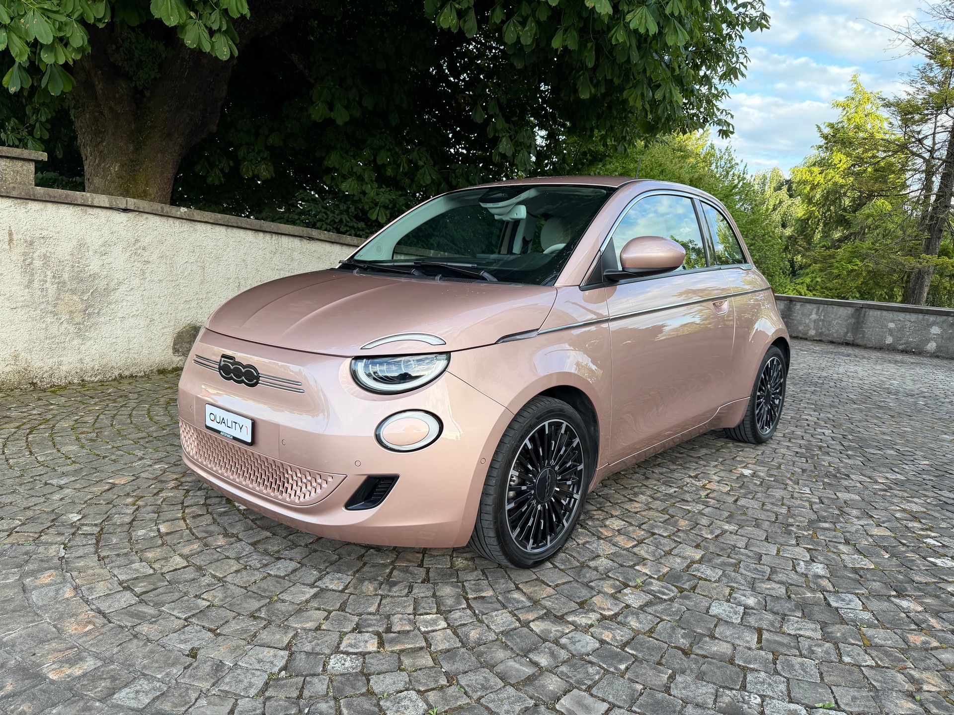 FIAT 500 3+1 electric 87 kW La Prima / Sonderlackierung / 1 Hand / CH-Fahrzeug / 36 Monate Garantie/ 8 Fach / LED /Fast Charging