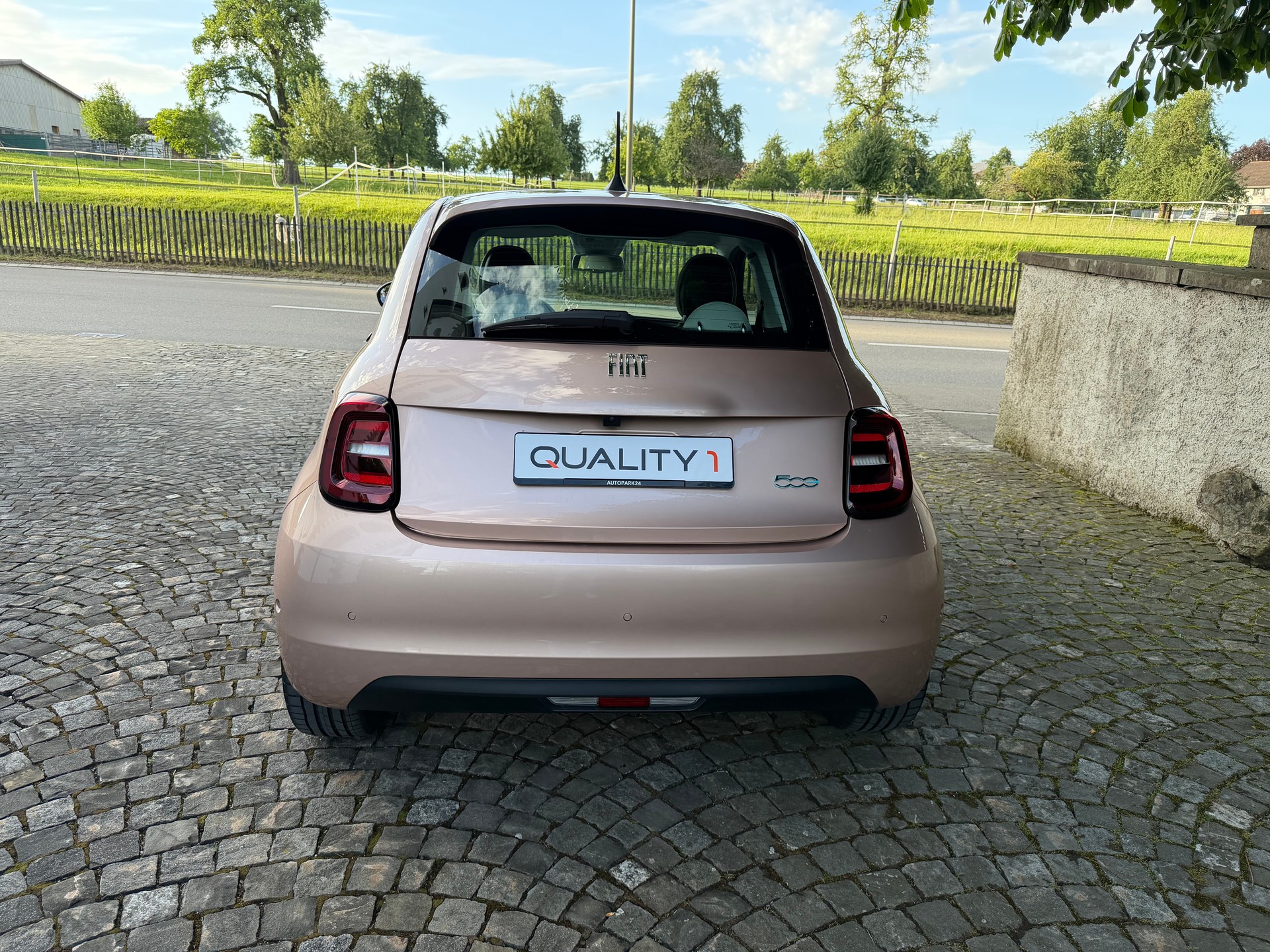 FIAT 500 3+1 electric 87 kW La Prima / Sonderlackierung / 1 Hand / CH-Fahrzeug / 36 Monate Garantie/ 8 Fach / LED /Fast Charging-image-7