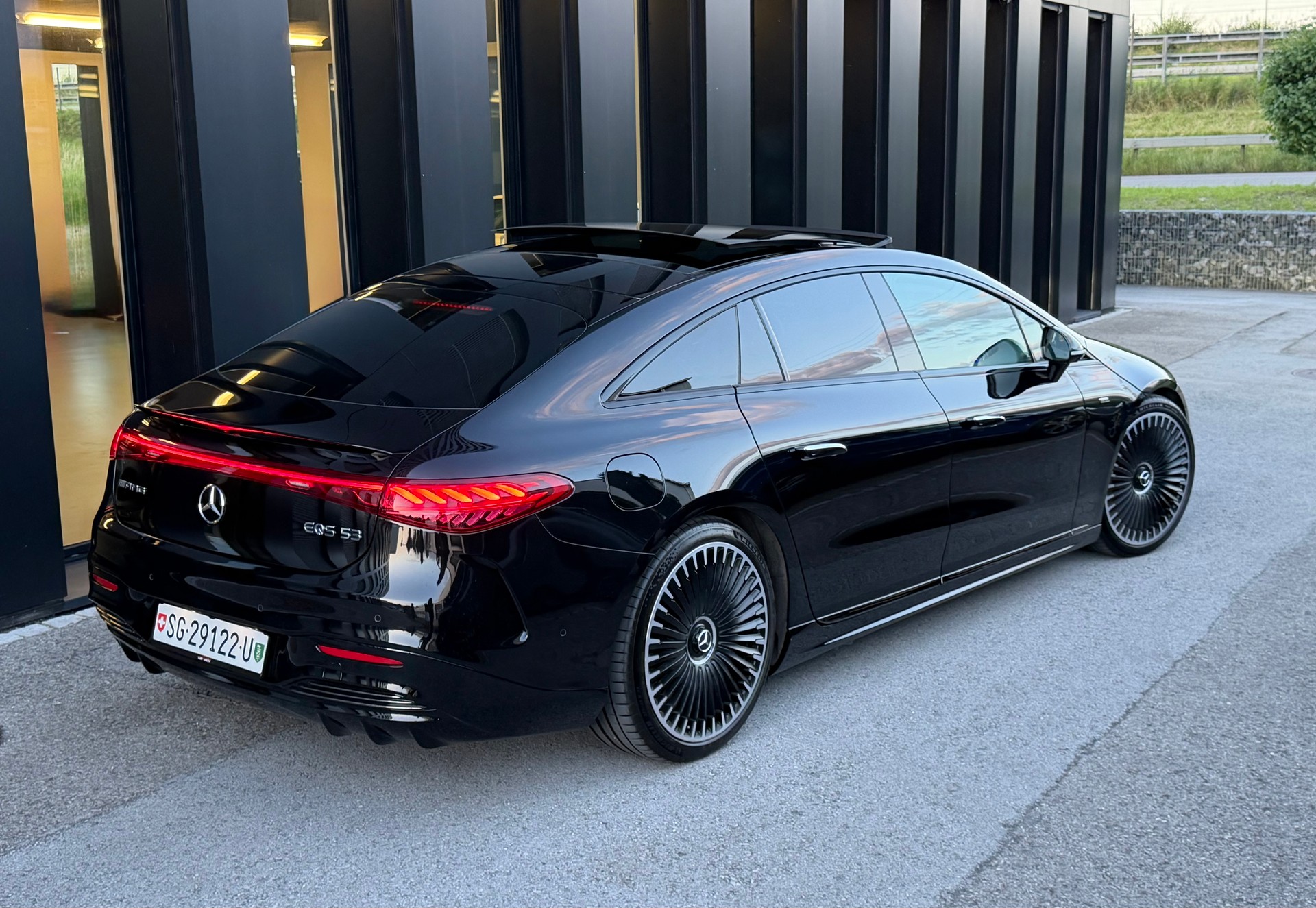MERCEDES-BENZ EQS AMG 53 4Matic+ ♦️ 1.Hand*Traumausstattung*CH Fahrzeug♦️-image-4
