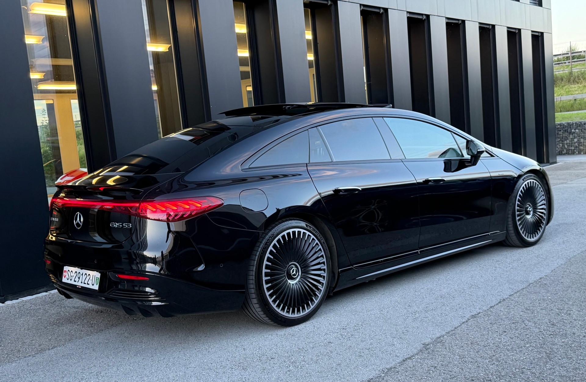 MERCEDES-BENZ EQS AMG 53 4Matic+ ♦️ 1.Hand*Traumausstattung*CH Fahrzeug♦️-image-6