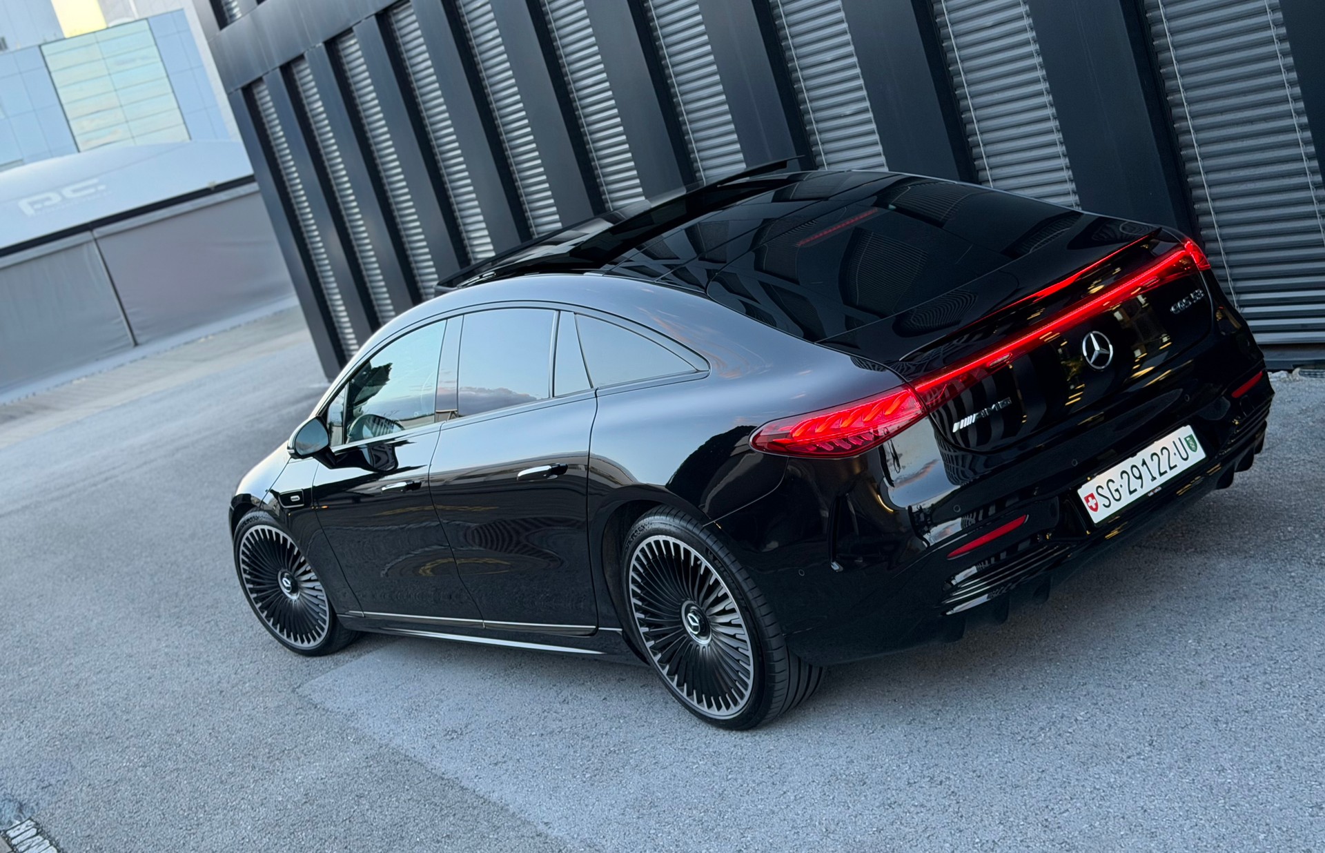 MERCEDES-BENZ EQS AMG 53 4Matic+ ♦️ 1.Hand*Traumausstattung*CH Fahrzeug♦️-image-10