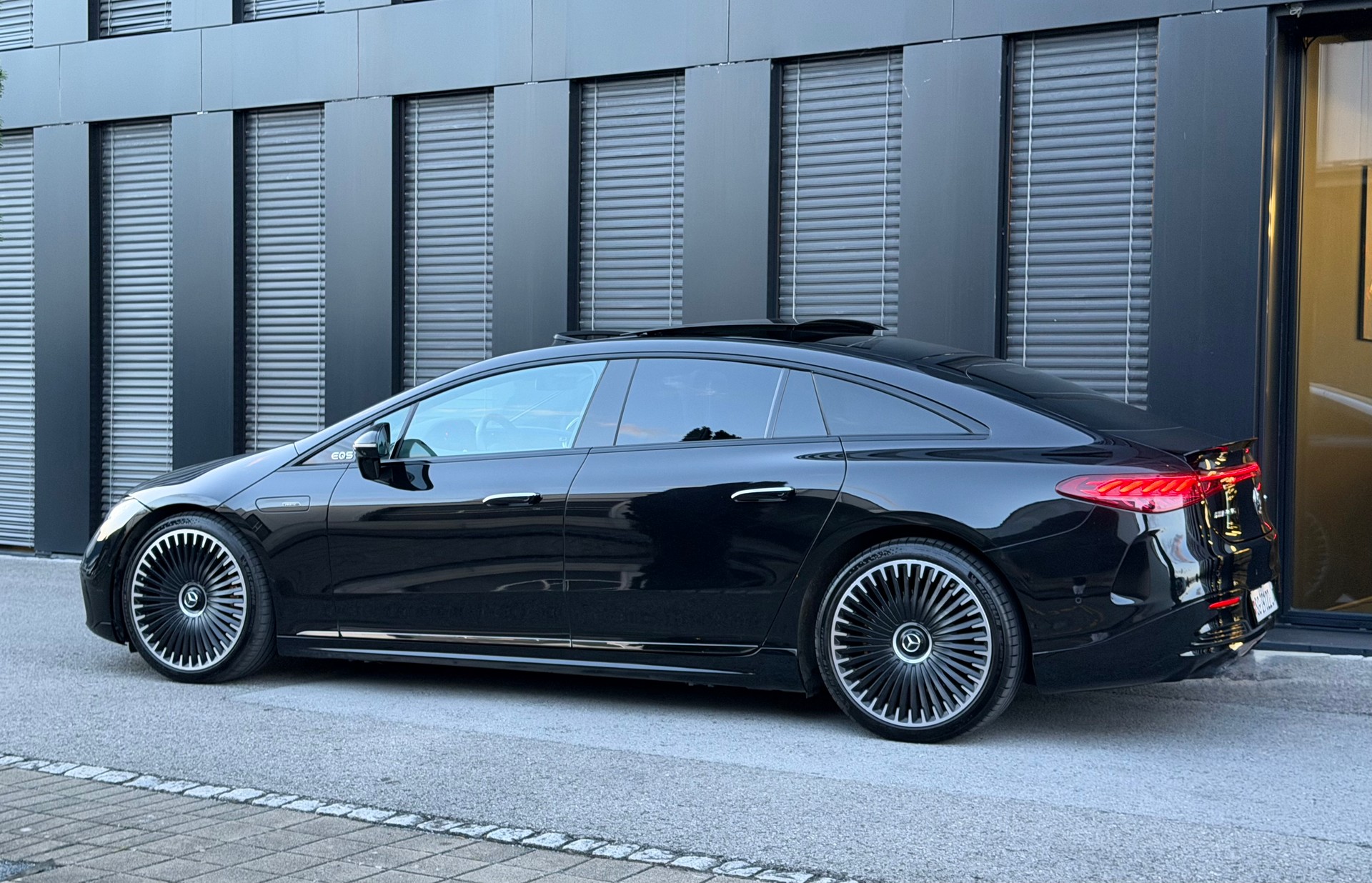 MERCEDES-BENZ EQS AMG 53 4Matic+ ♦️ 1.Hand*Traumausstattung*CH Fahrzeug♦️-showroom-element-1