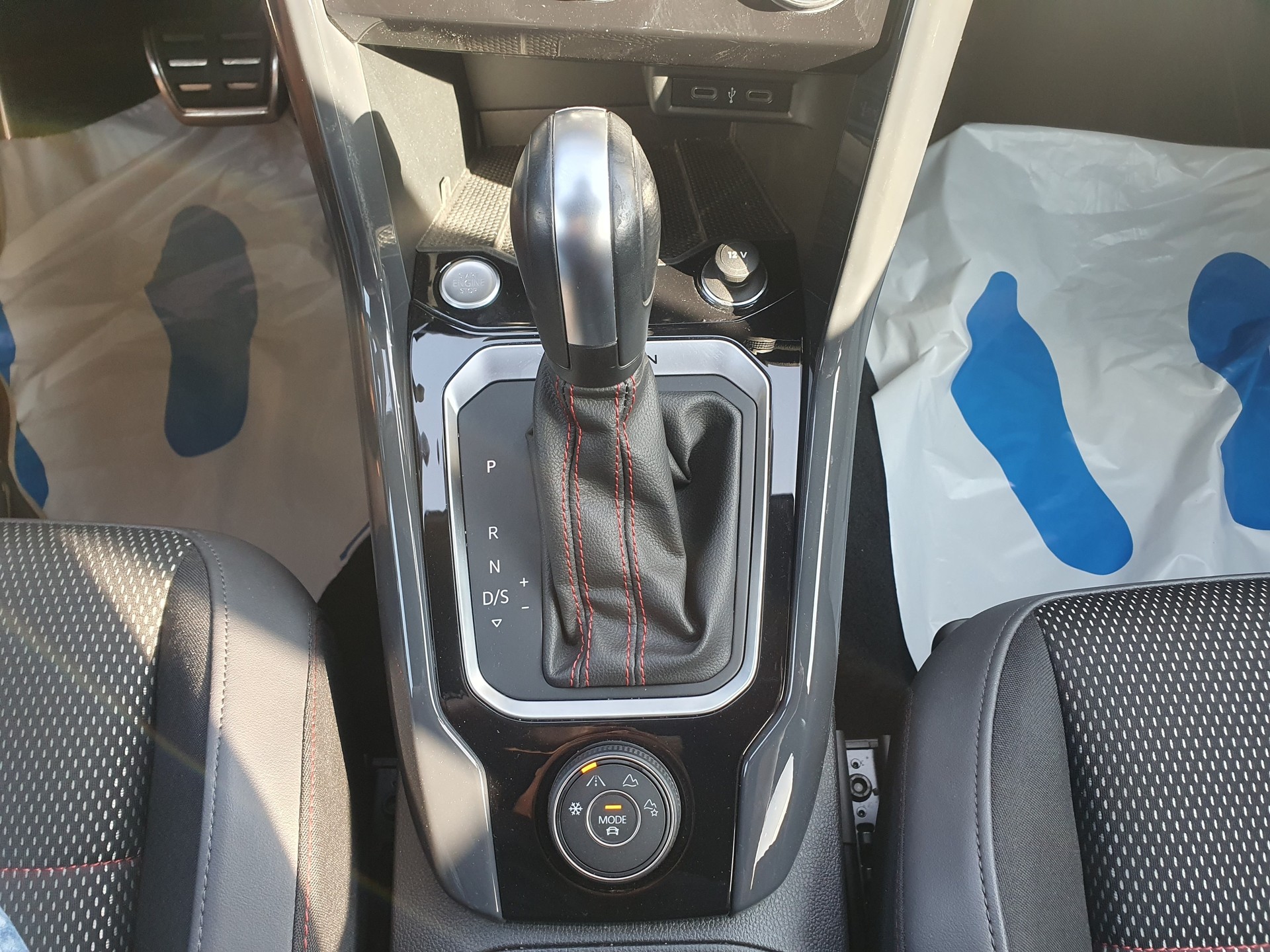 VW T-Roc 2.0 TSI Advance DSG 4Motion-image-9