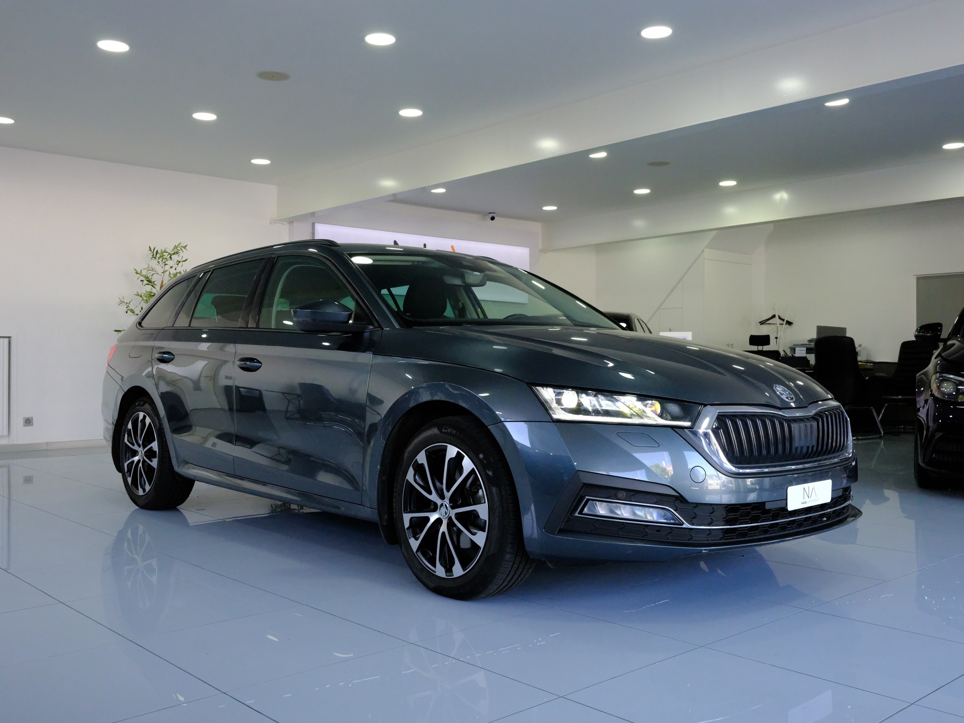 SKODA Octavia Combi 2.0 TDI DSG Style-showroom-element-1