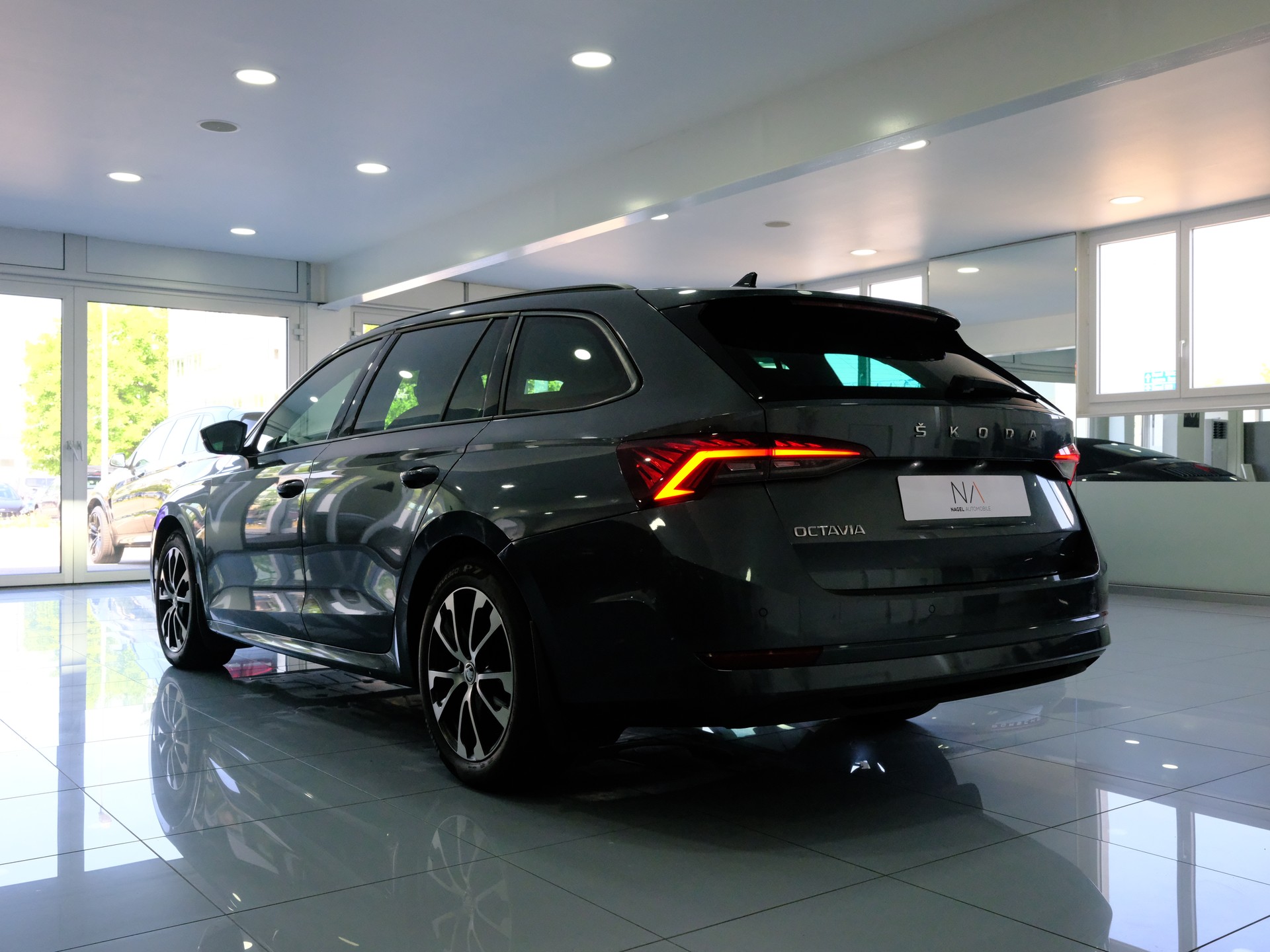 SKODA Octavia Combi 2.0 TDI DSG Style-image-4