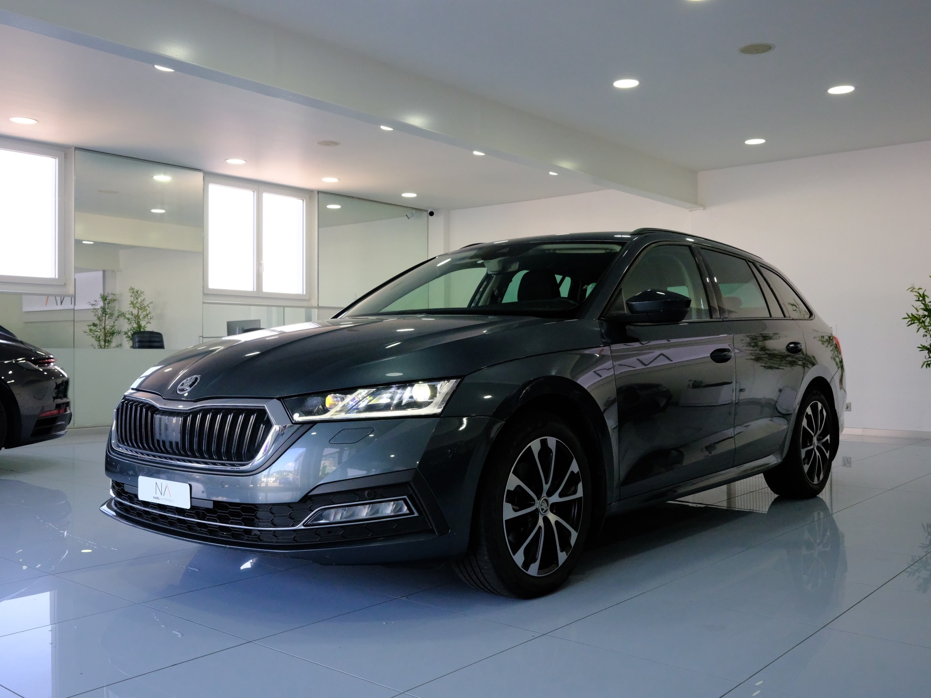 SKODA Octavia Combi 2.0 TDI DSG Style-showroom-element-3