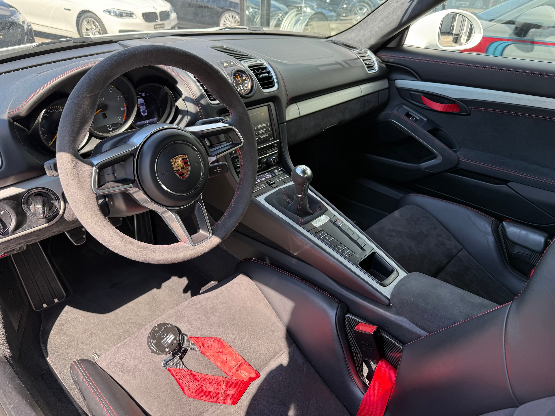 PORSCHE Cayman GT4-image-6