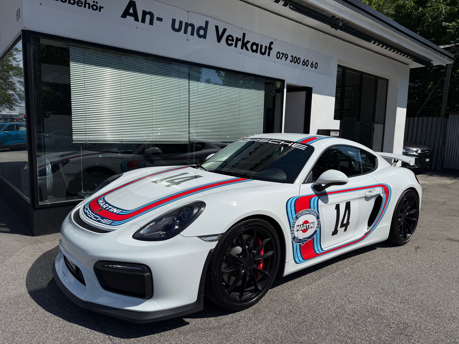 PORSCHE Cayman GT4