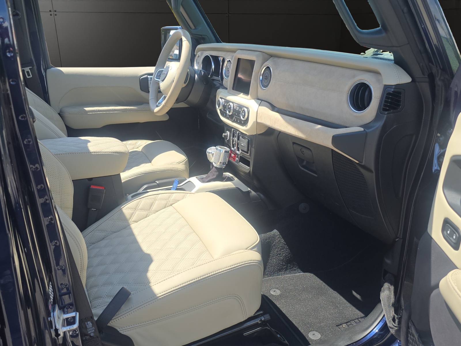 JEEP Wrangler Brute Unlimited 4xe-image-16