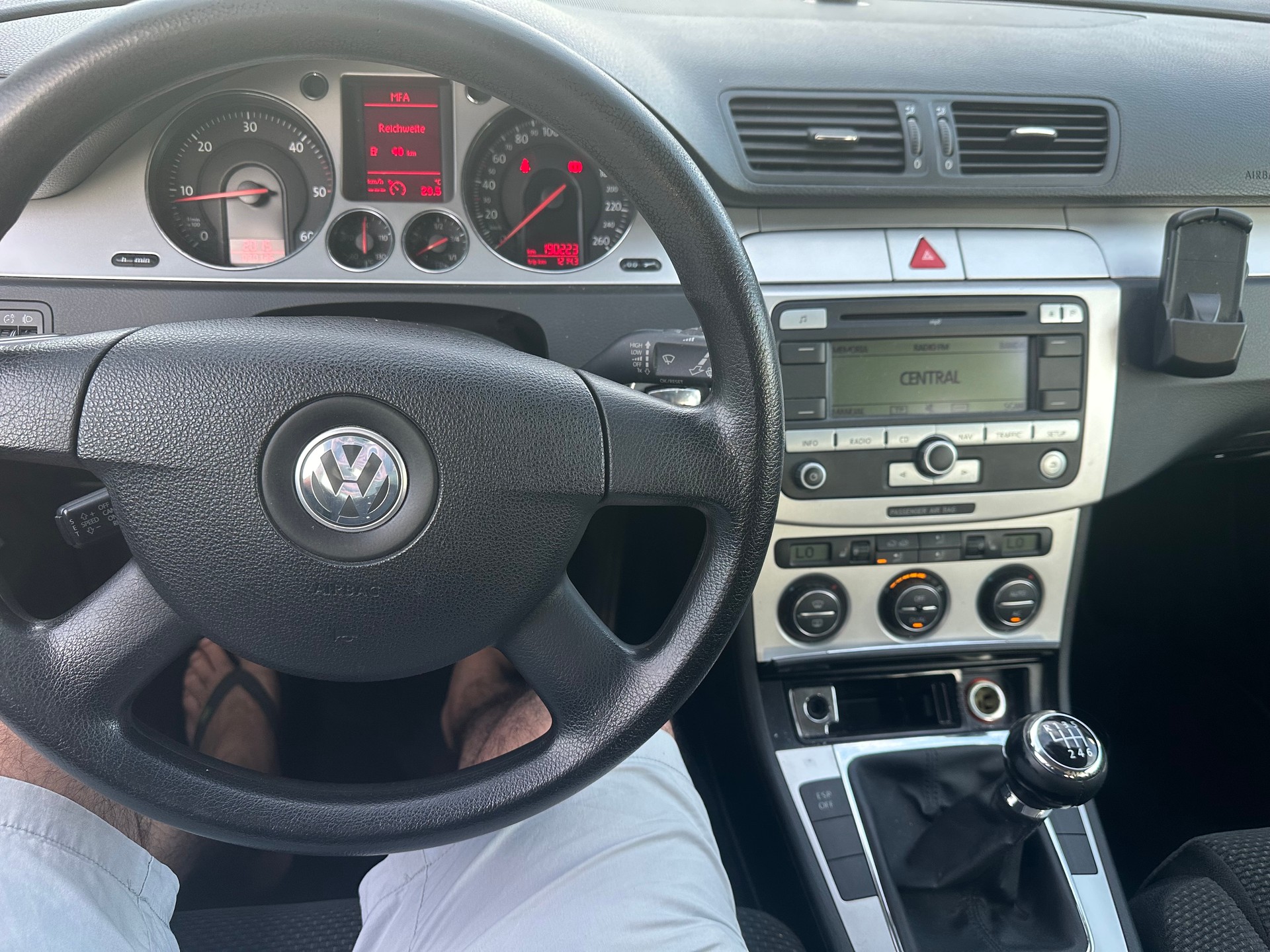VW Passat Variant 2.0 TDI Comfortline 4Motion-image-12