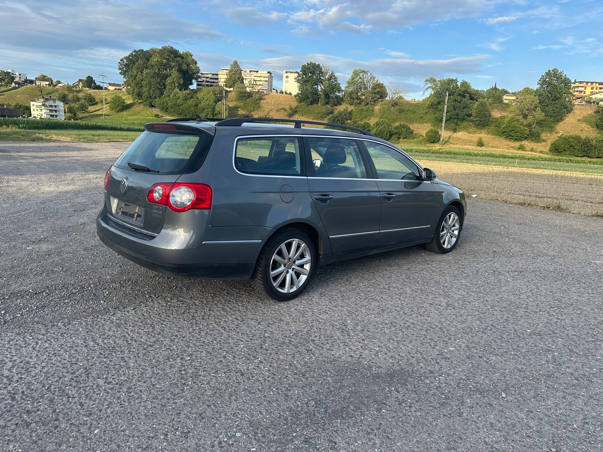 VW Passat Variant 2.0 TDI Comfortline 4Motion-image-5
