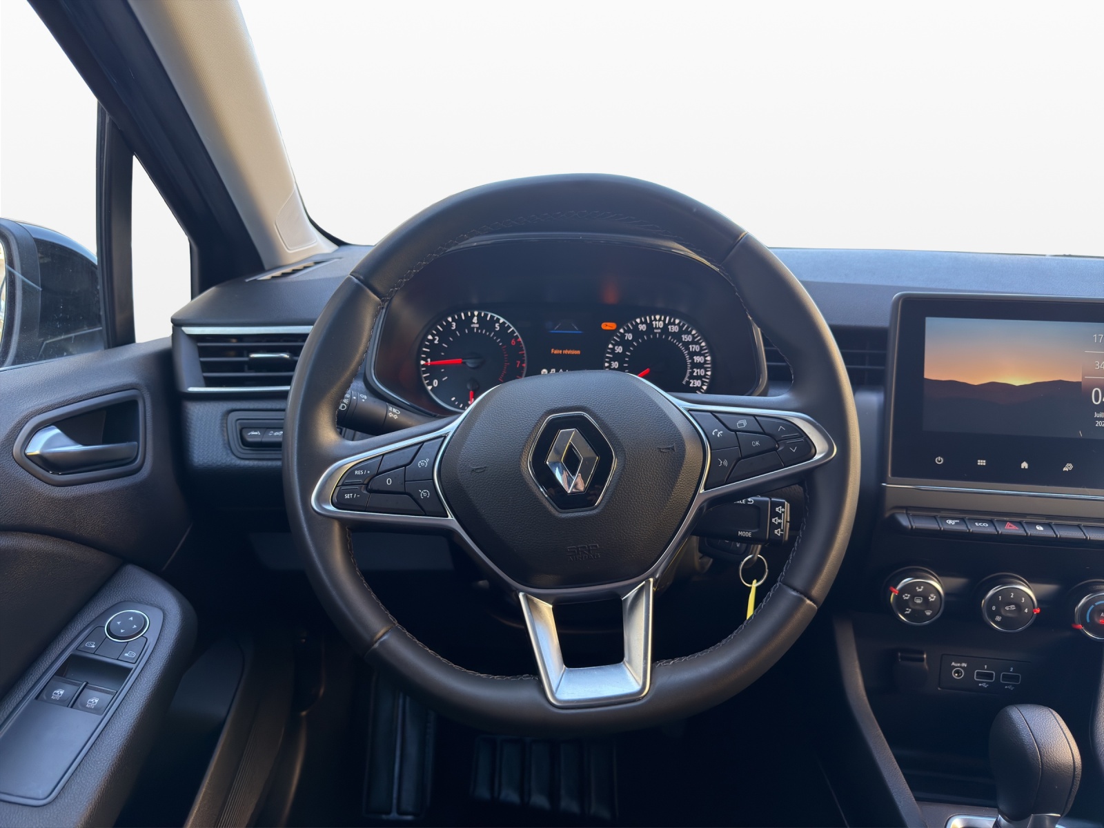 RENAULT Clio 1.0 Equilibre CVT-image-10