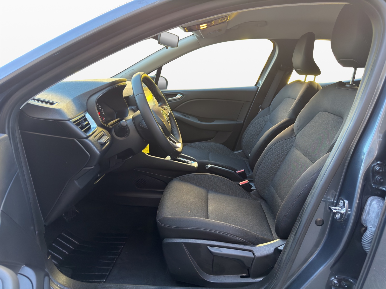 RENAULT Clio 1.0 Equilibre CVT-image-8
