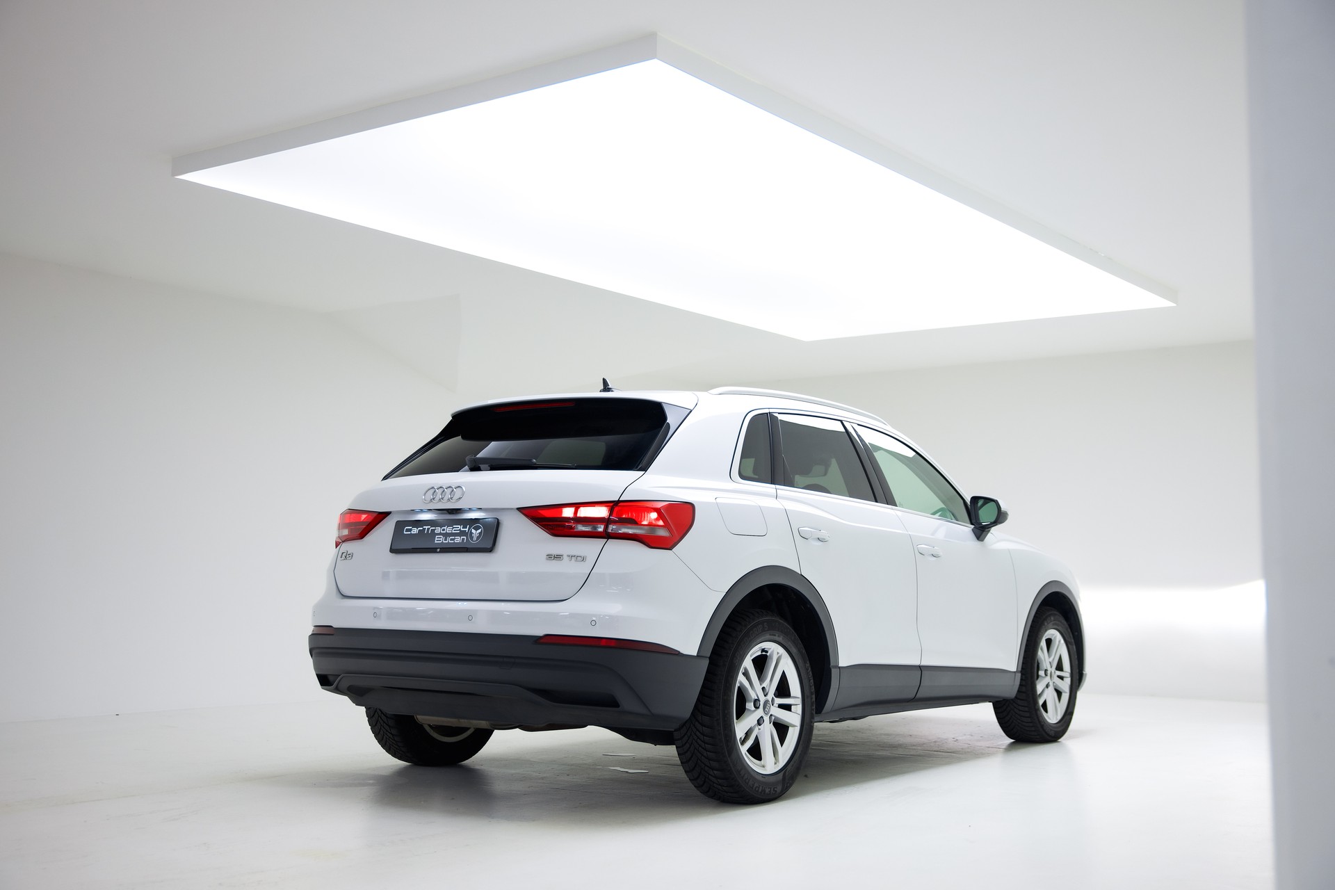 AUDI Q3 35 TDI quattro S-tronic-showroom-element-1