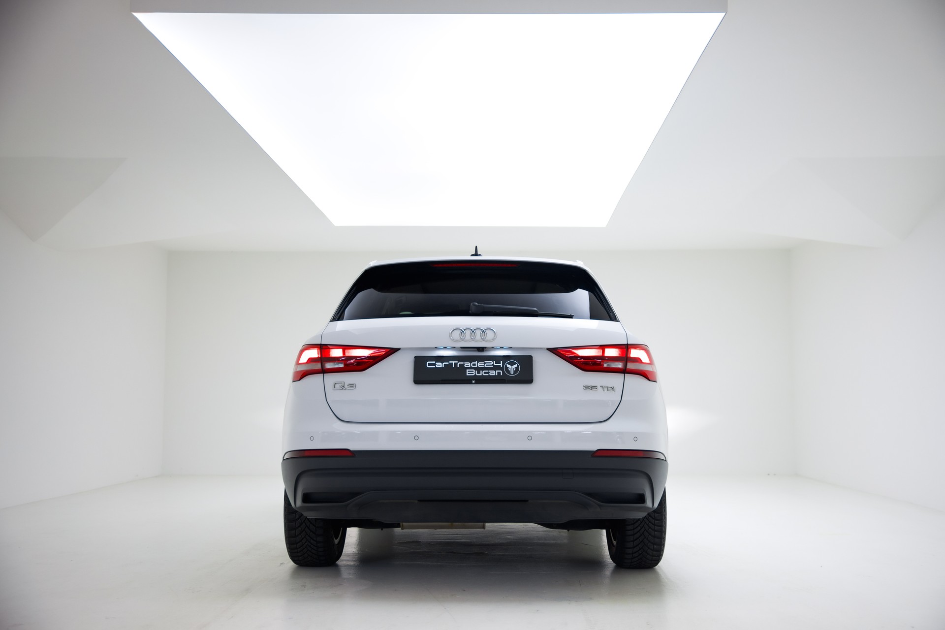 AUDI Q3 35 TDI quattro S-tronic-image-8