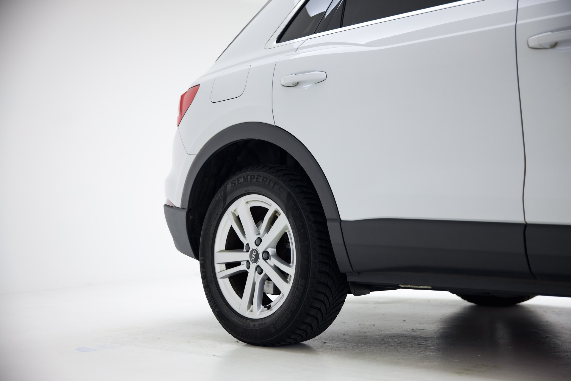 AUDI Q3 35 TDI quattro S-tronic-image-14