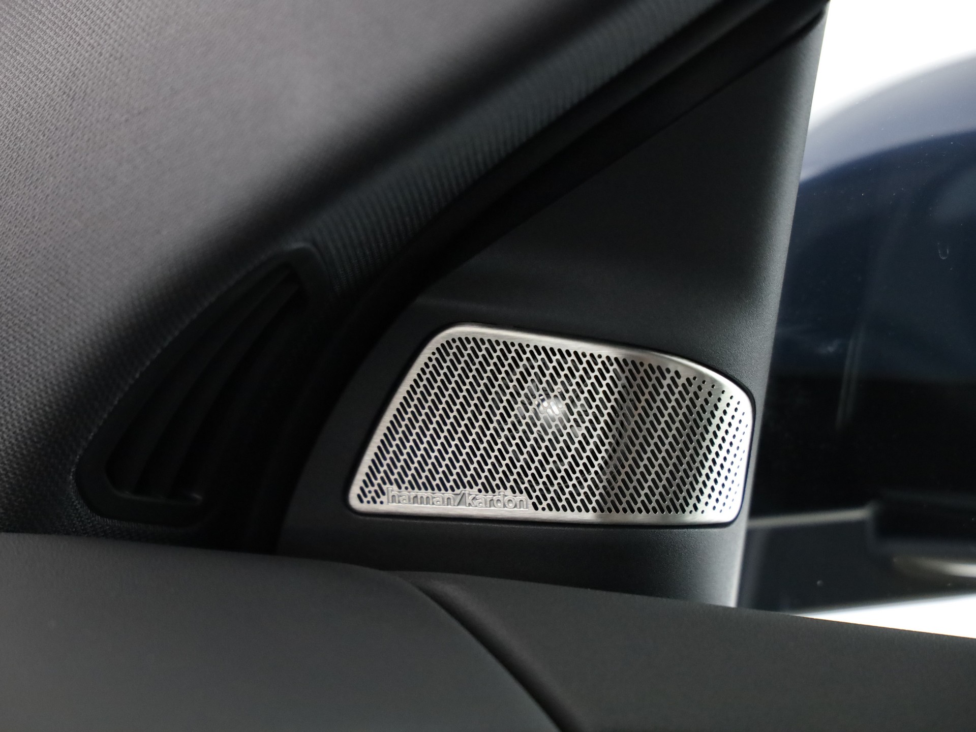 BMW iX3 50 xDrive M Sport-image-23