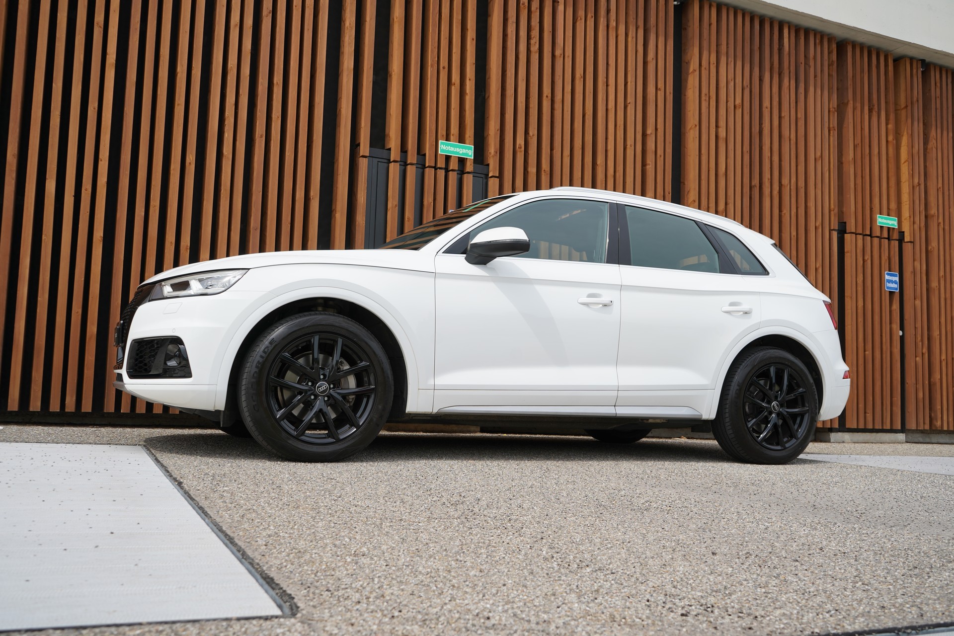 AUDI Q5 2.0 TDI SPORT BLACK QUATTRO S-TRONIC l 190 PS-image-4