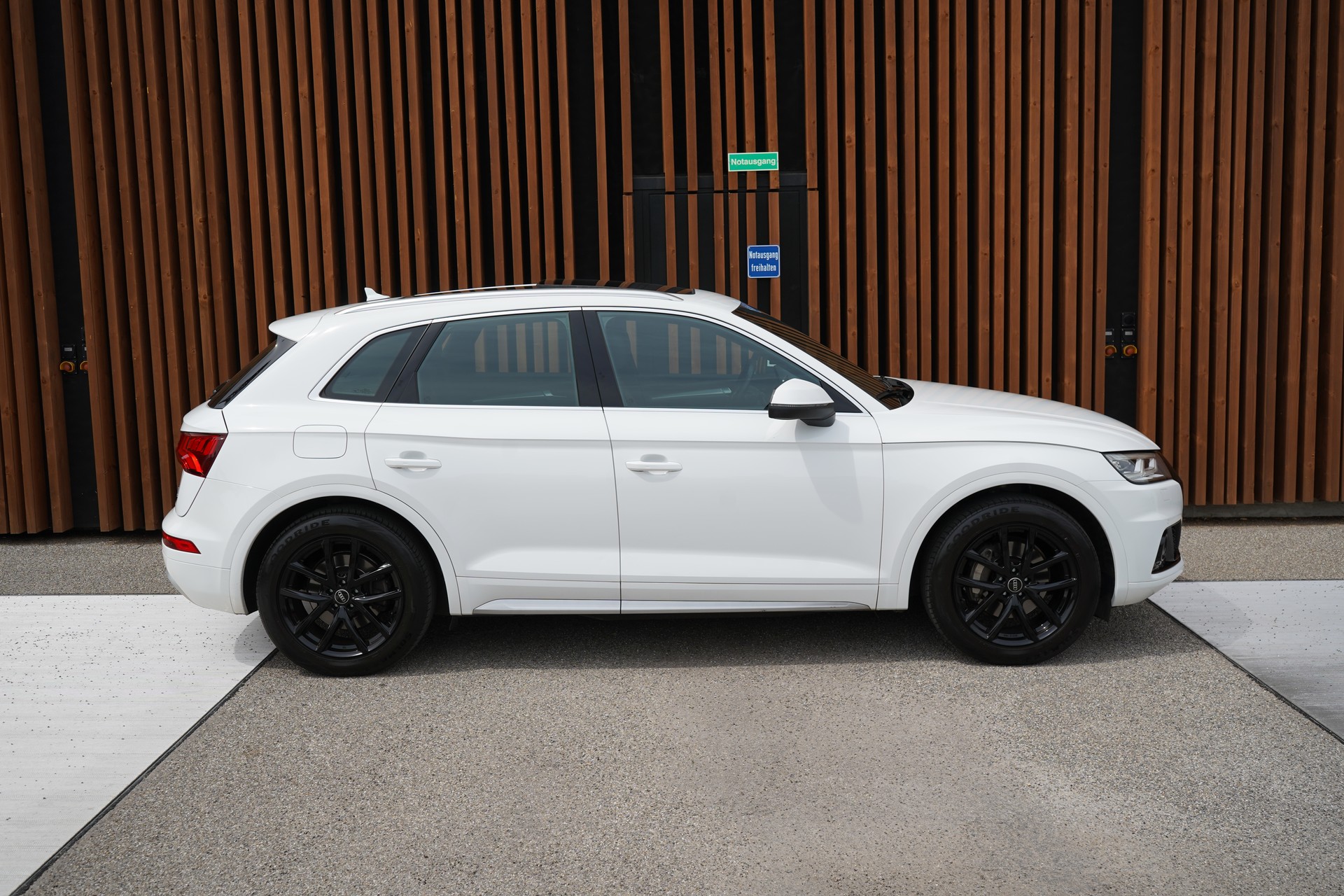AUDI Q5 2.0 TDI SPORT BLACK QUATTRO S-TRONIC l 190 PS-showroom-element-2