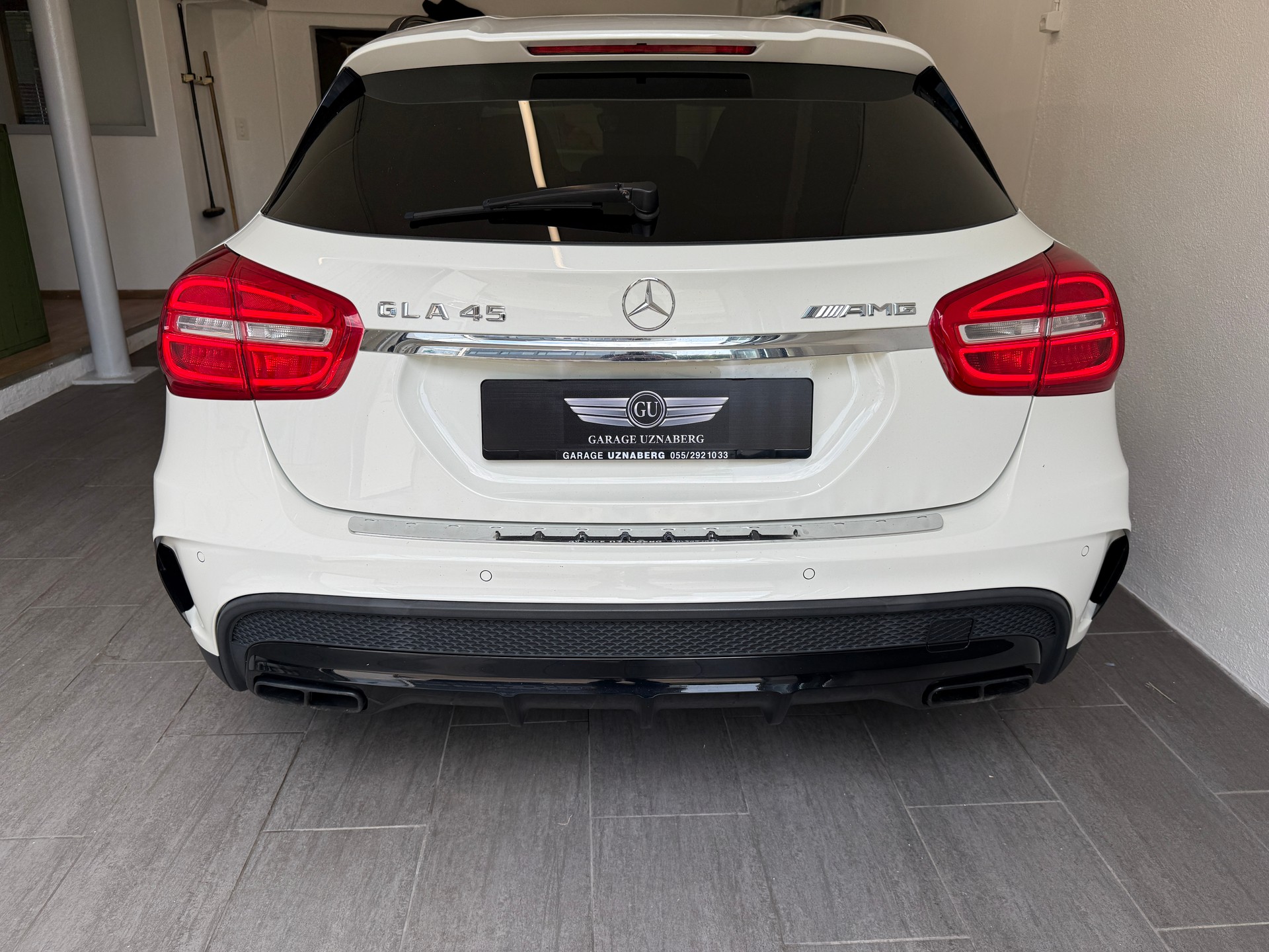 MERCEDES-BENZ GLA 45 AMG 4Matic 7G-DCT Ab 260.- pro Monat-showroom-element-3