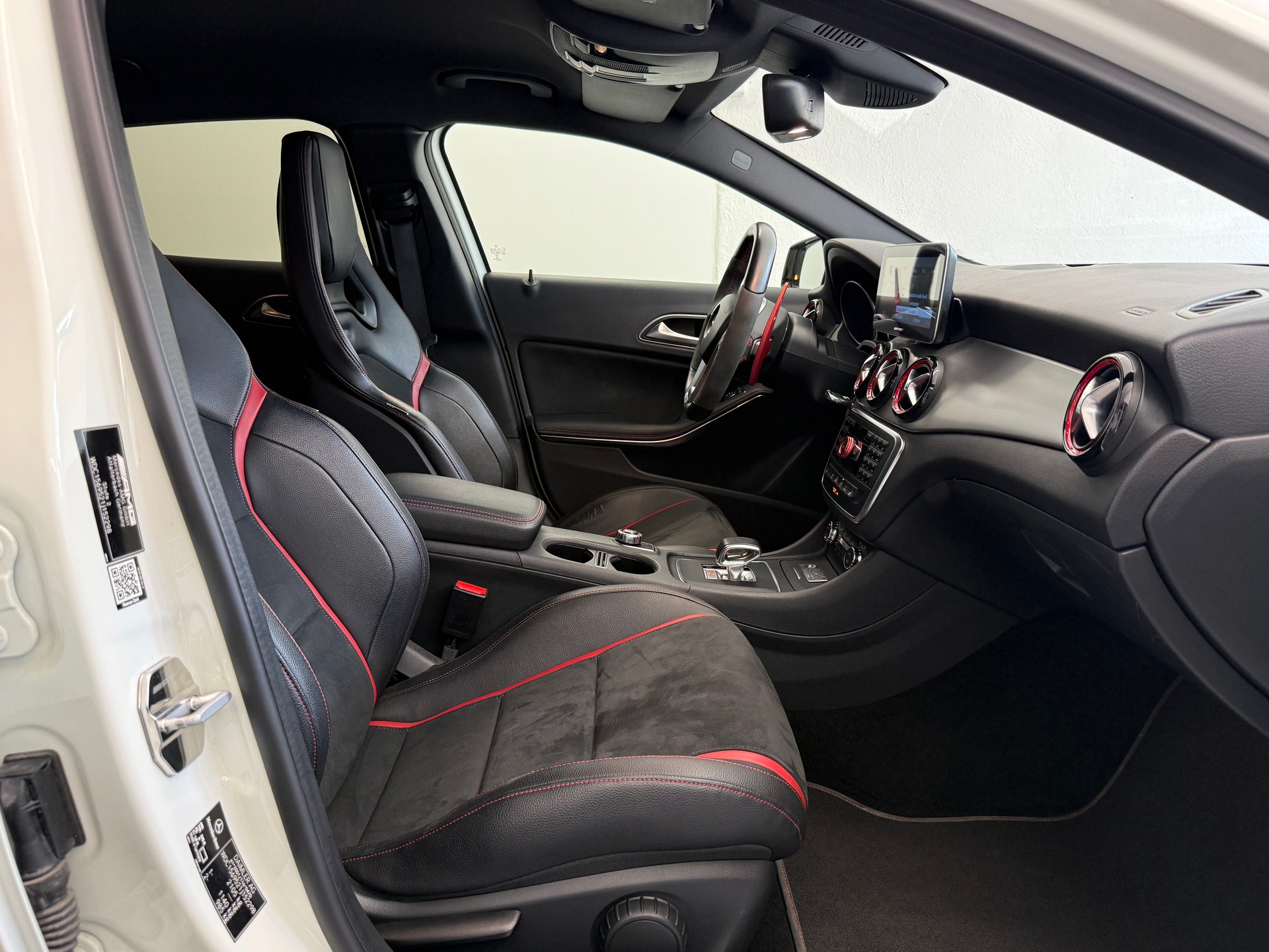 MERCEDES-BENZ GLA 45 AMG 4Matic 7G-DCT Ab 260.- pro Monat-image-17