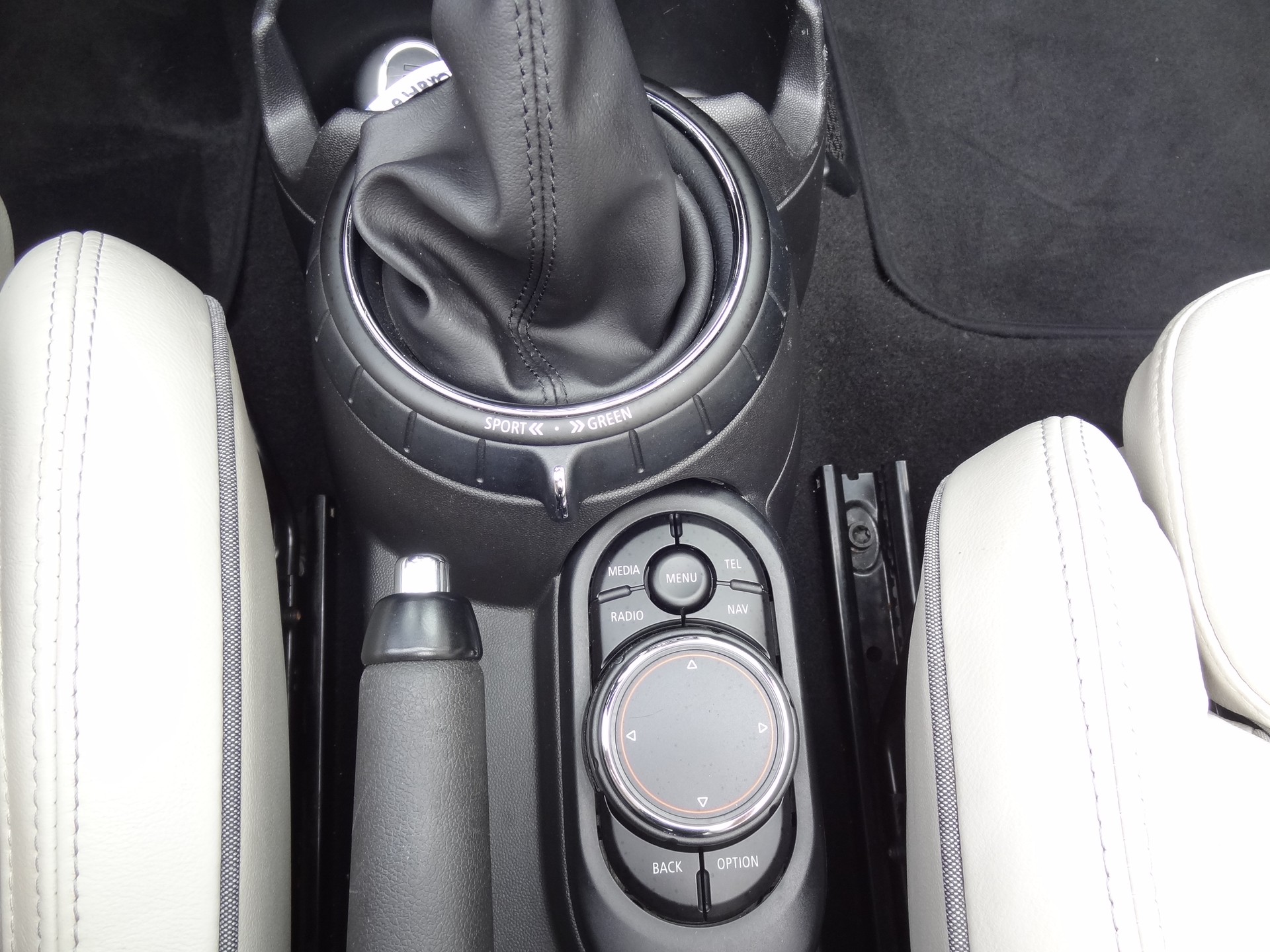MINI Cooper S Cabriolet Steptronic-image-17