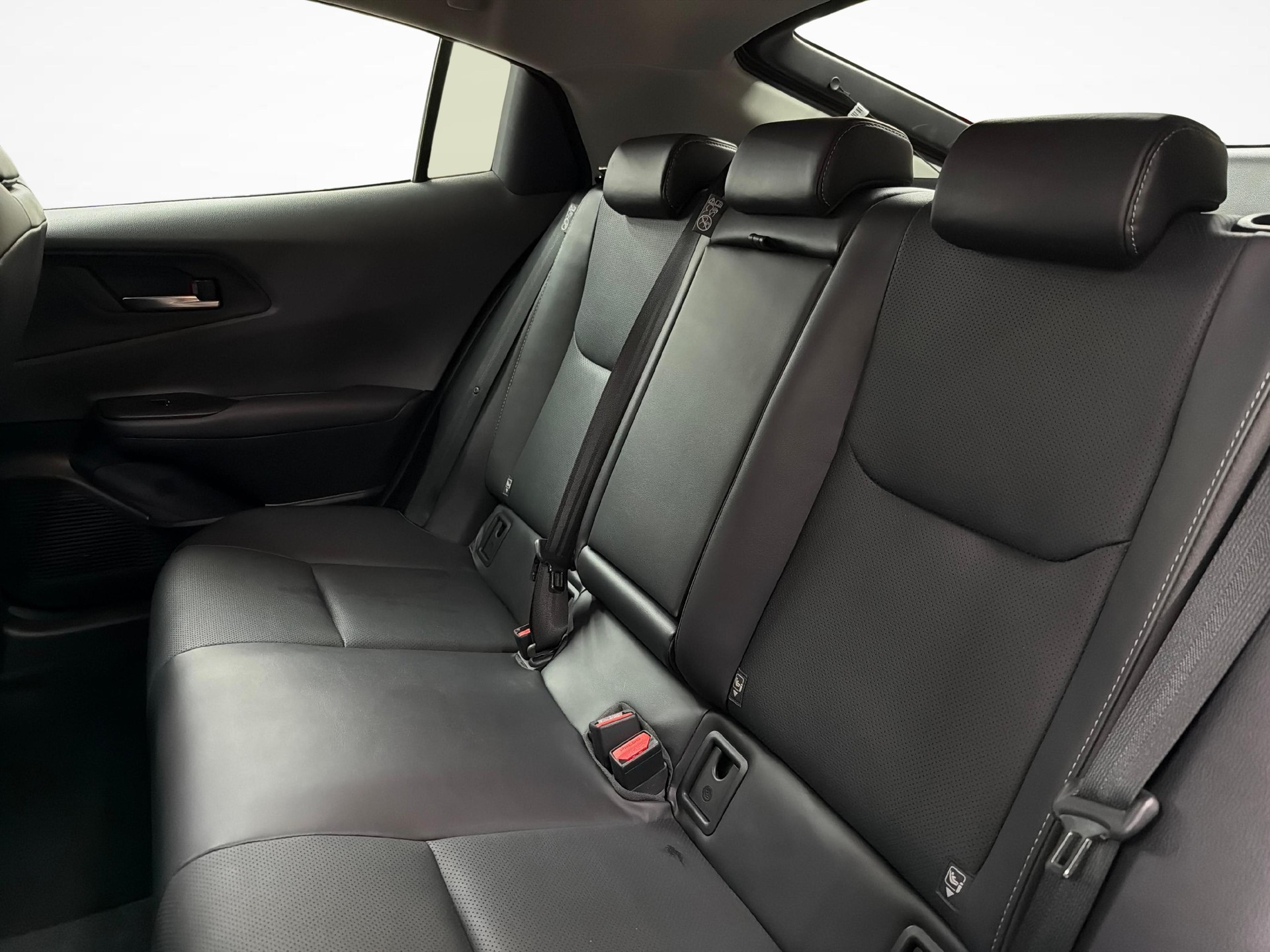 TOYOTA Prius 2.0 Plug-In-Hybrid Premium-image-10