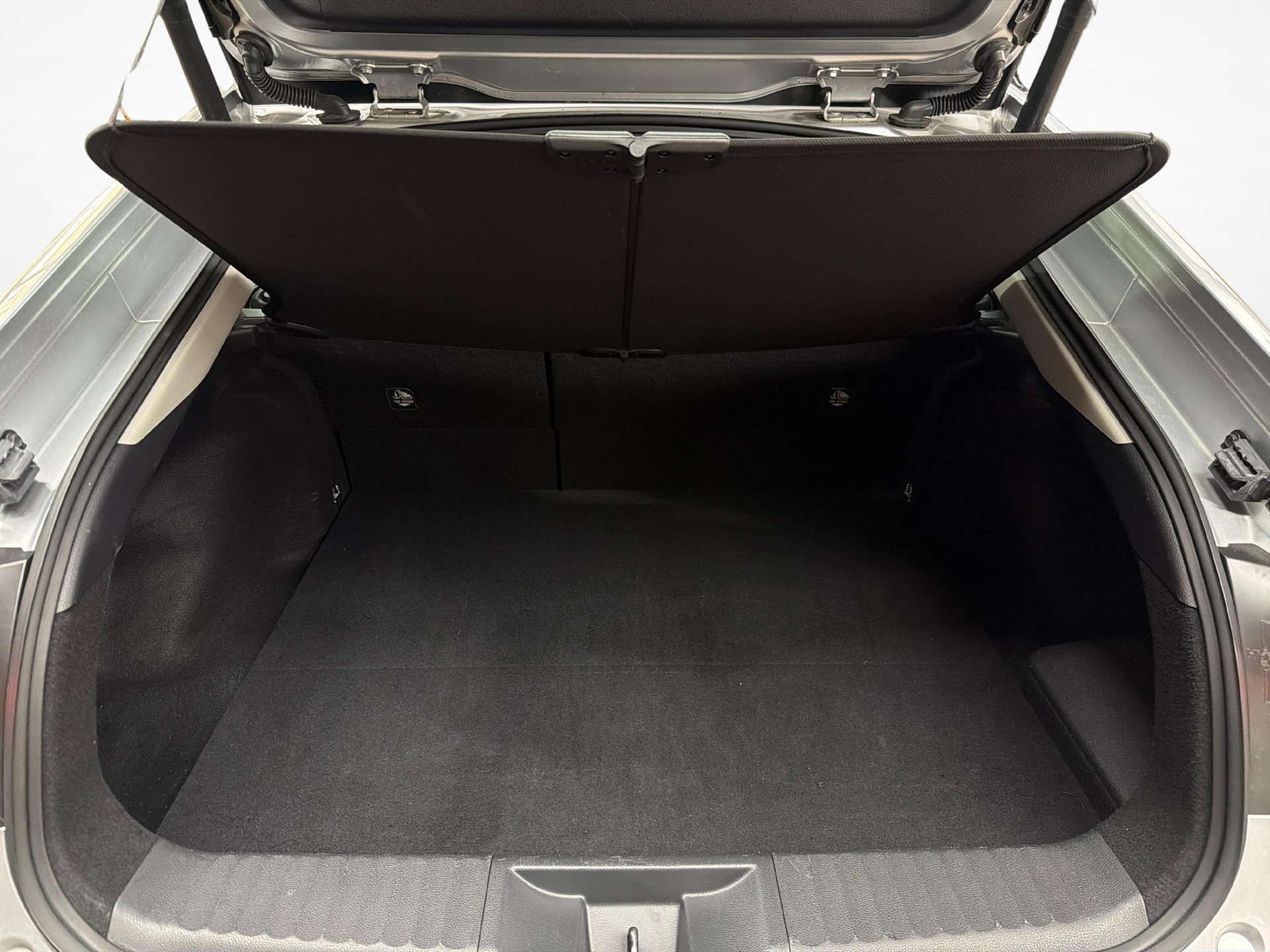 TOYOTA Prius 2.0 Plug-In-Hybrid Premium-image-11